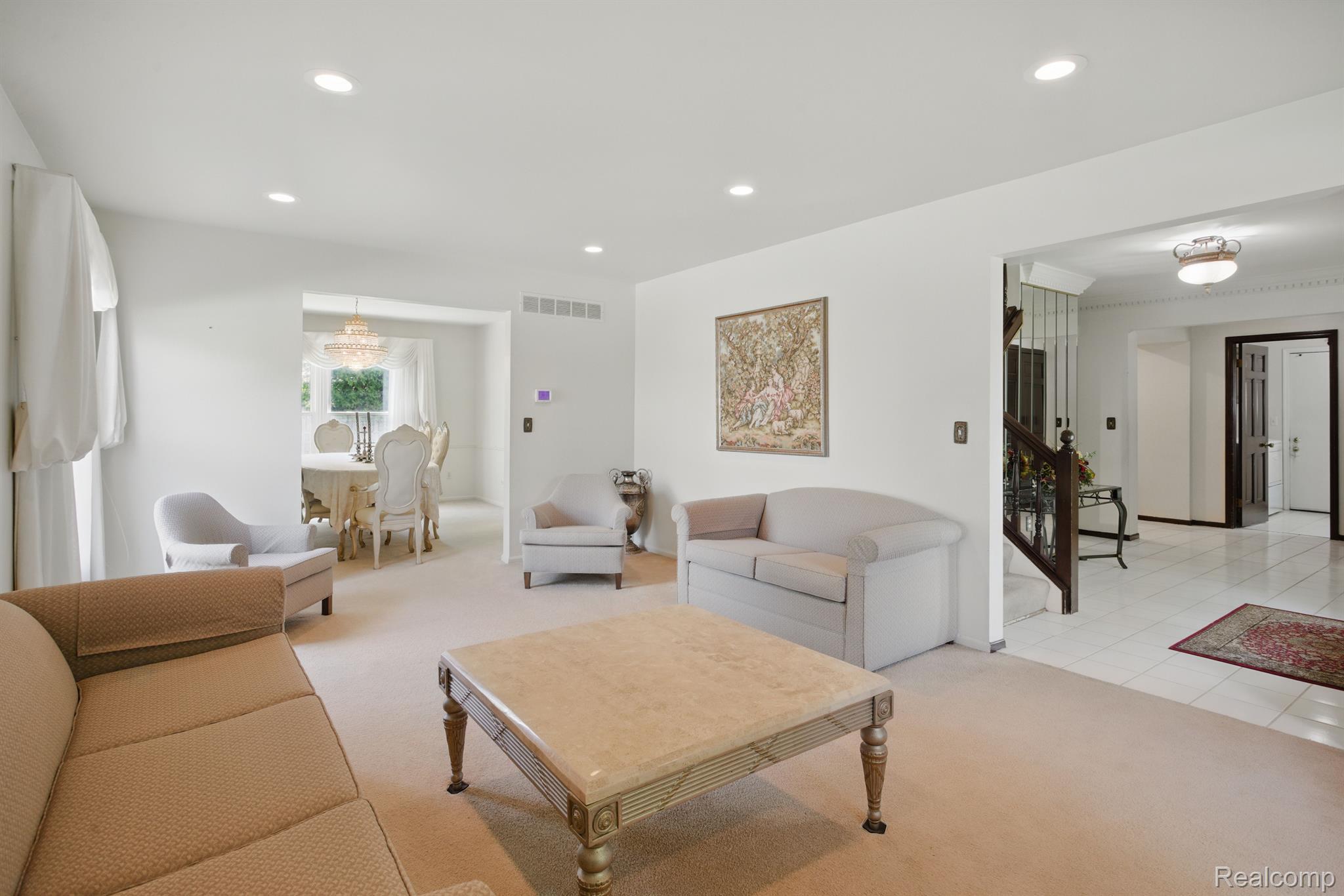 5389 Vincennes Drive