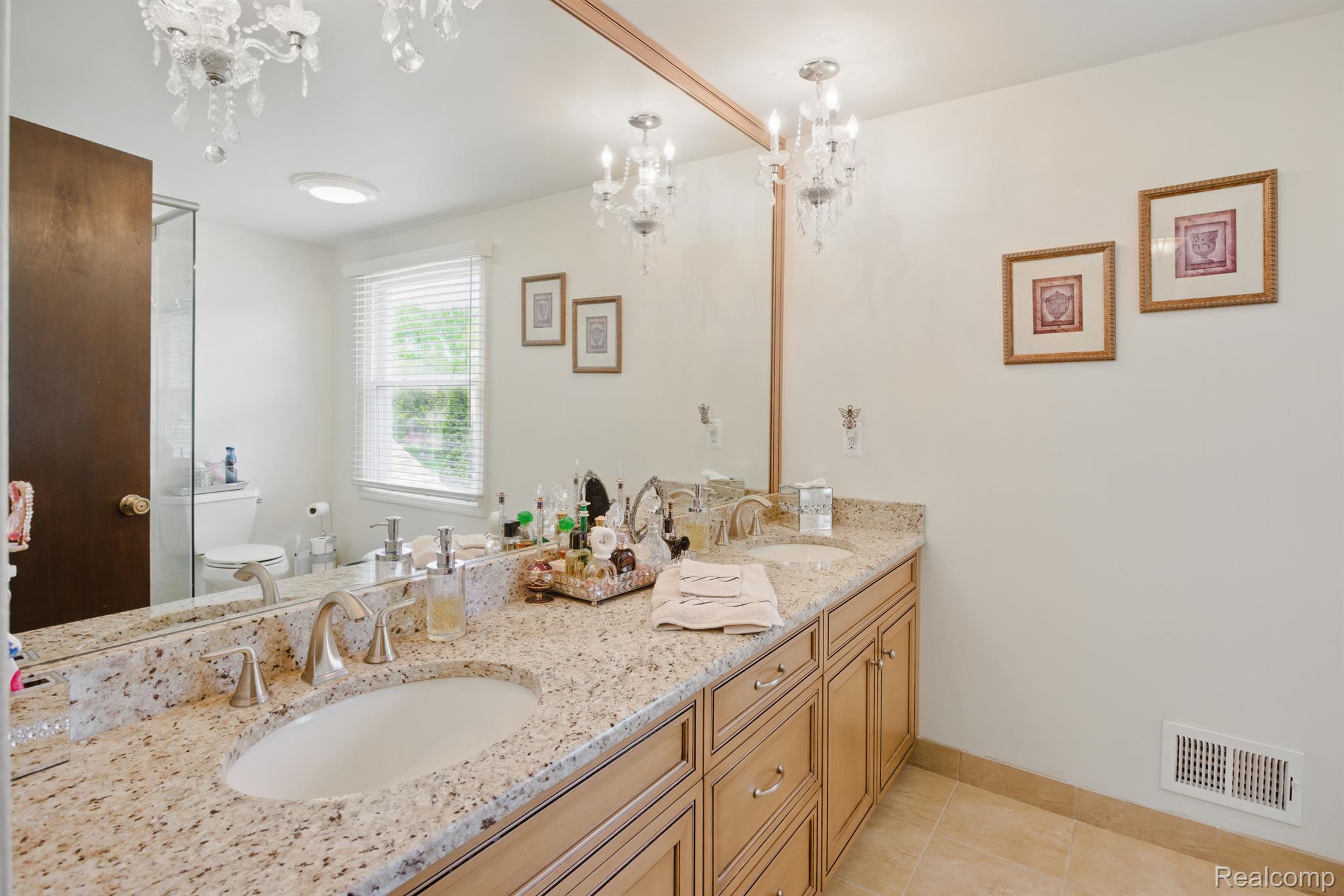 5389 Vincennes Drive