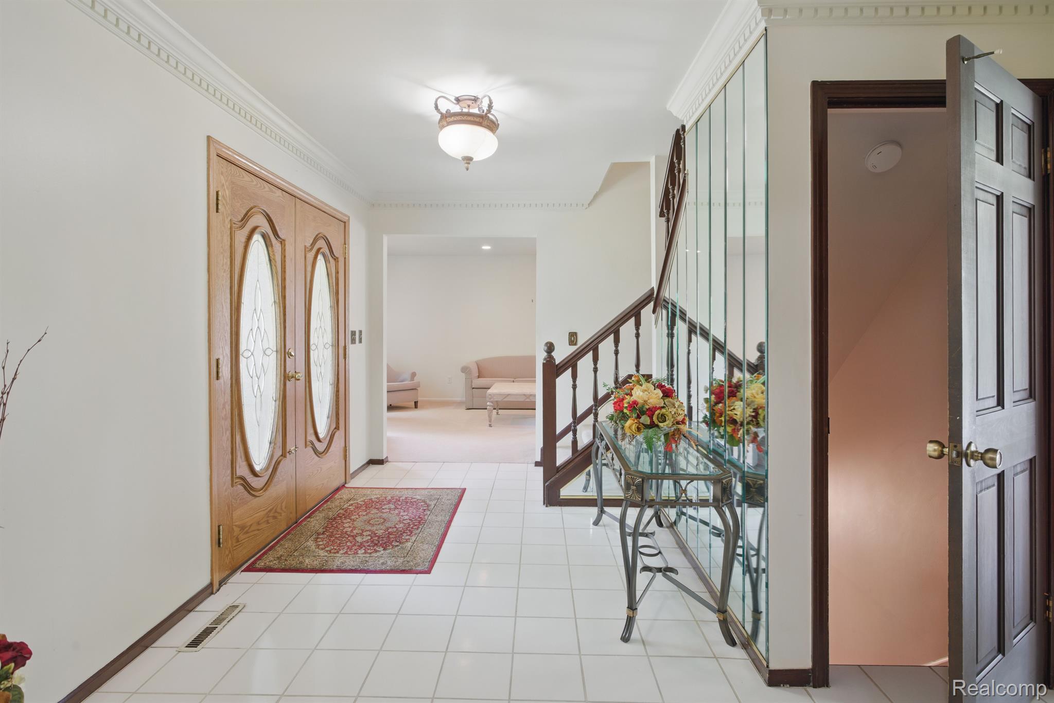 5389 Vincennes Drive