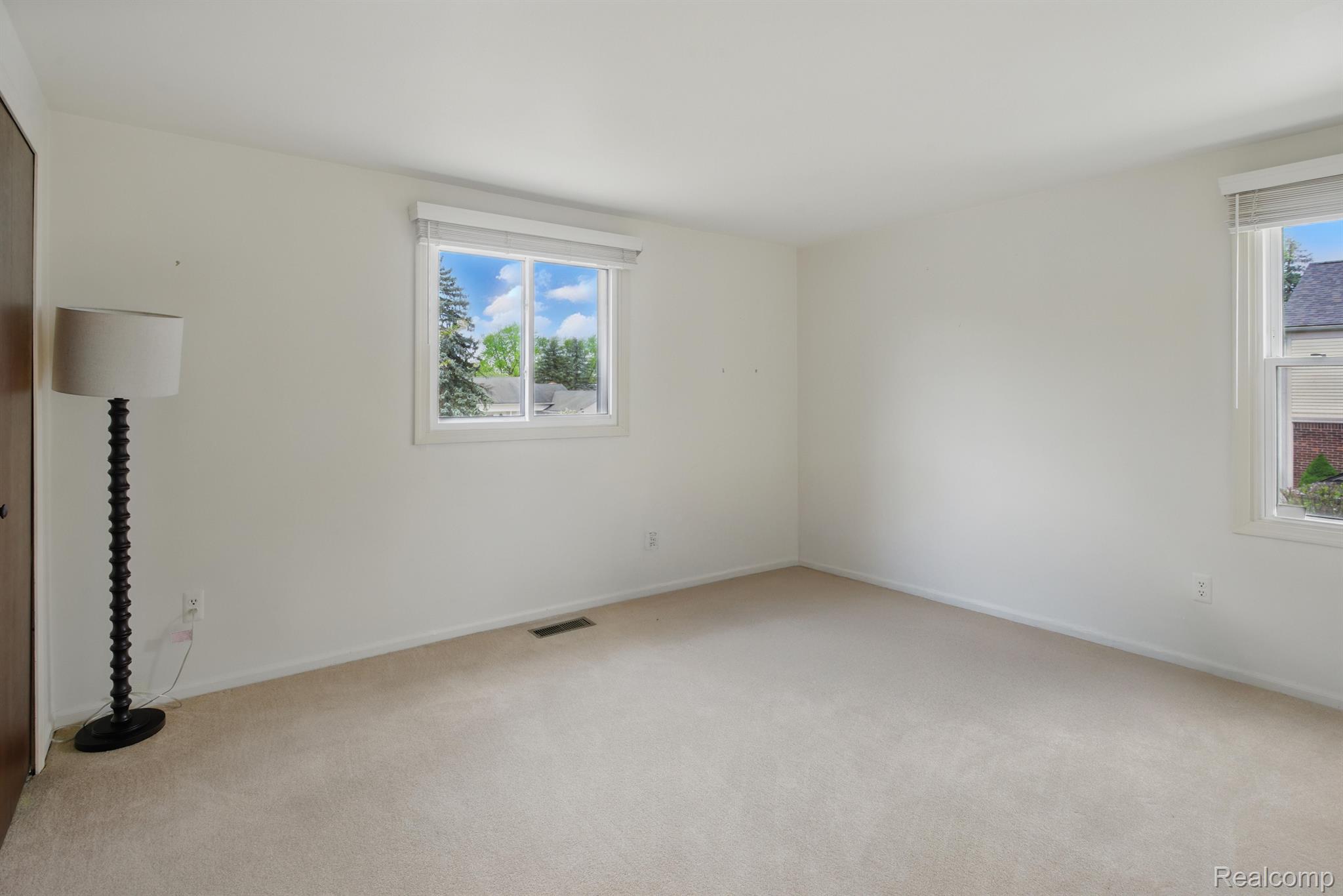 5389 Vincennes Drive