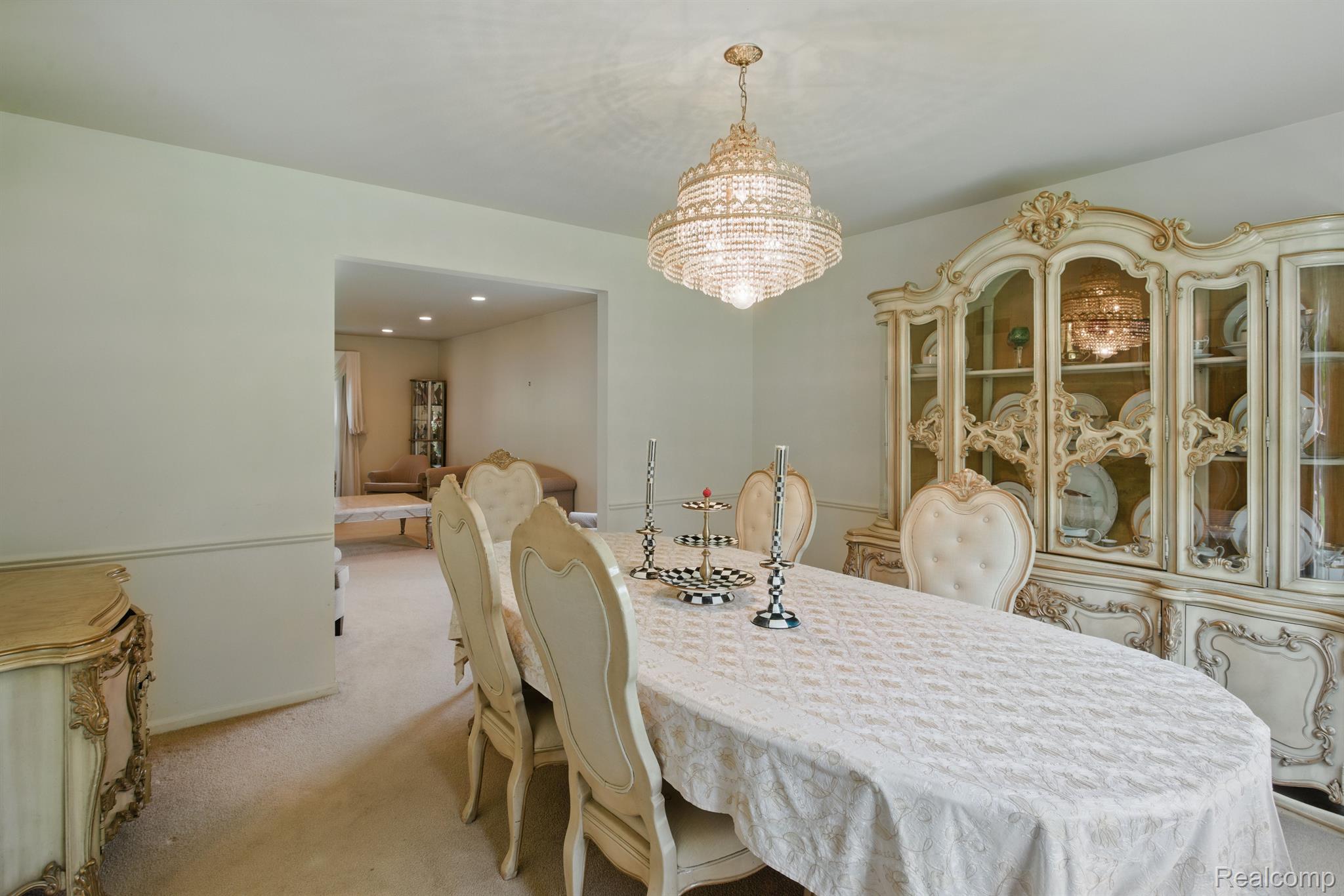 5389 Vincennes Drive