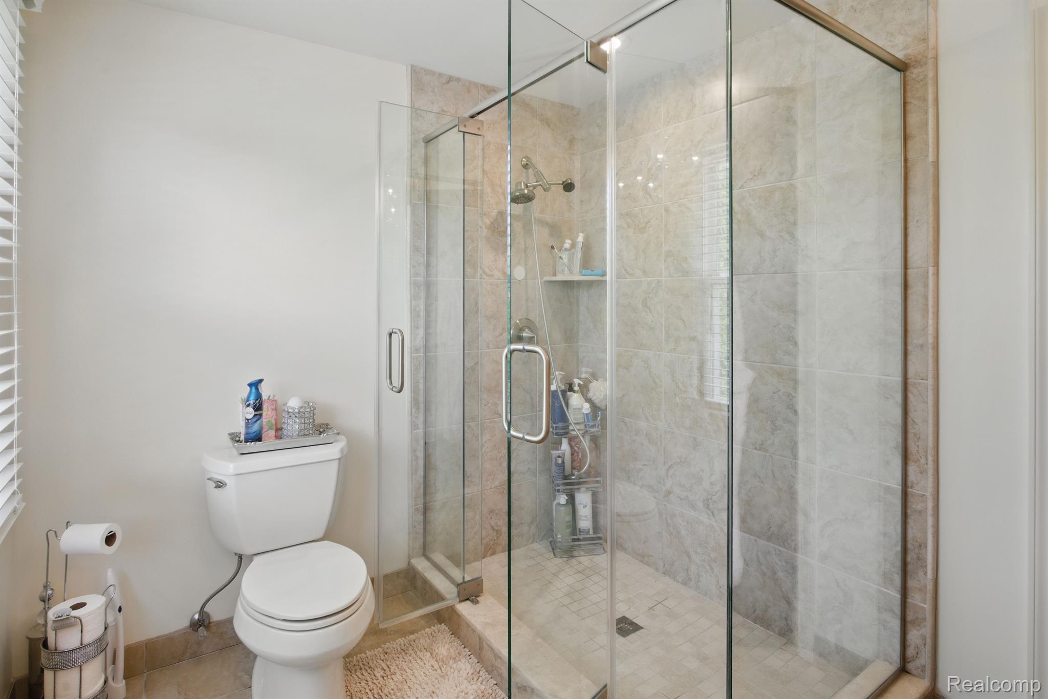 5389 Vincennes Drive