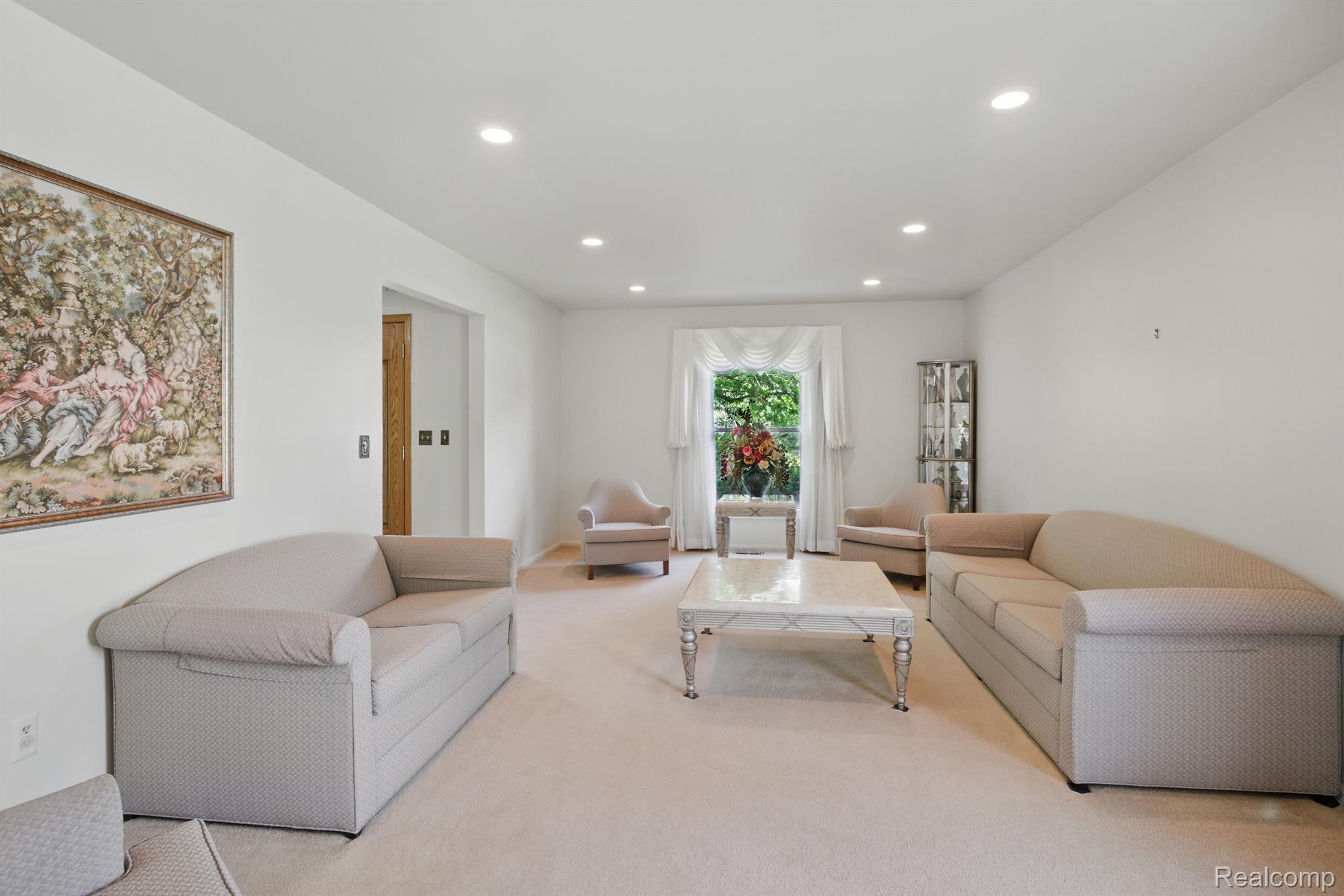 5389 Vincennes Drive