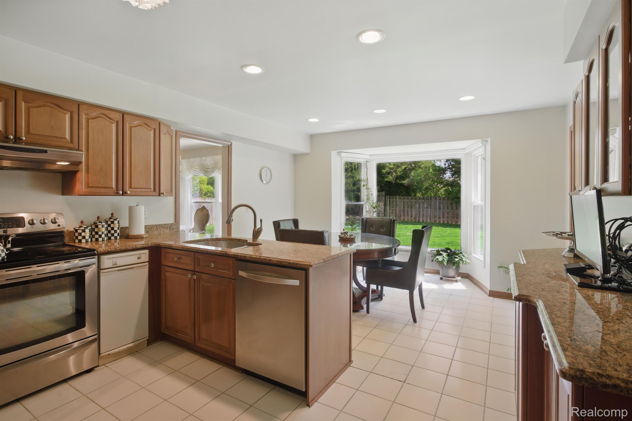 5389 Vincennes Drive