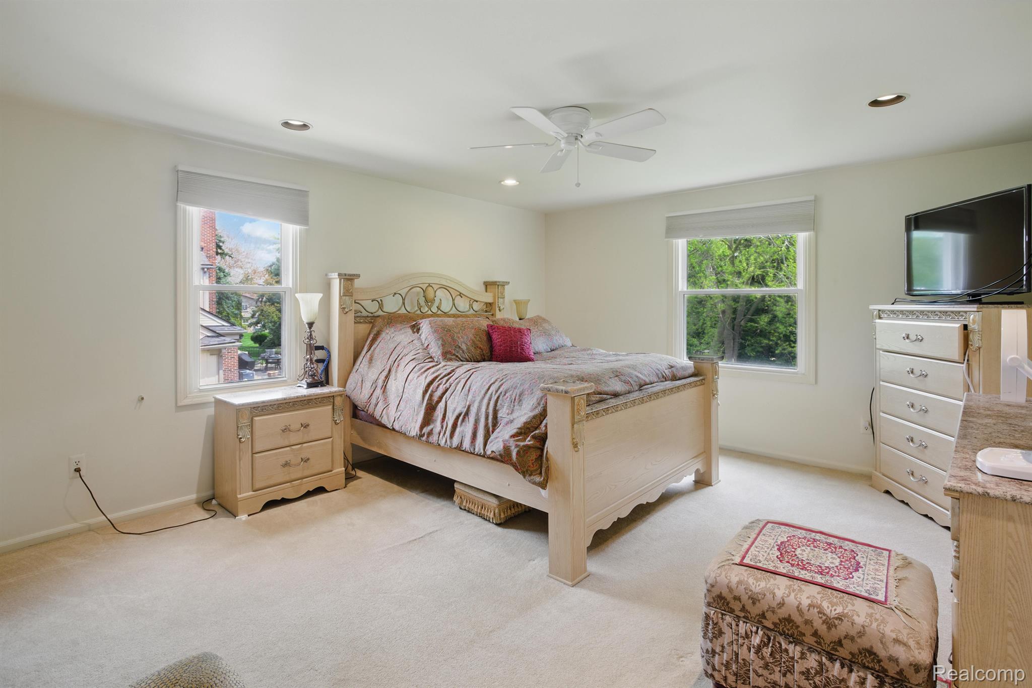 5389 Vincennes Drive