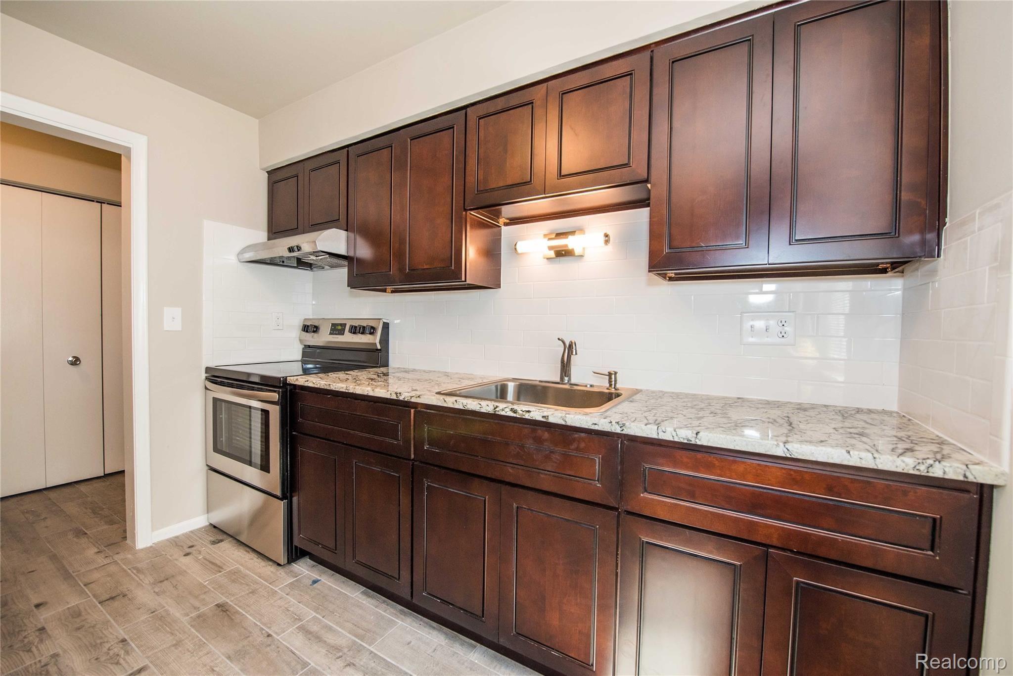 25885 Jefferson Avenue 2