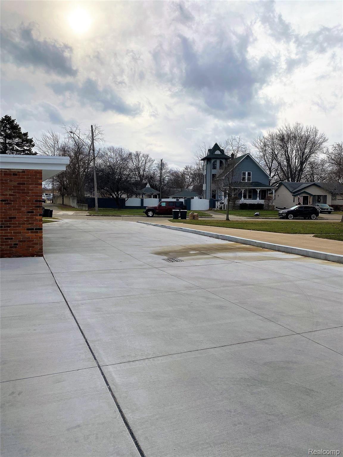 25885 Jefferson Avenue 2