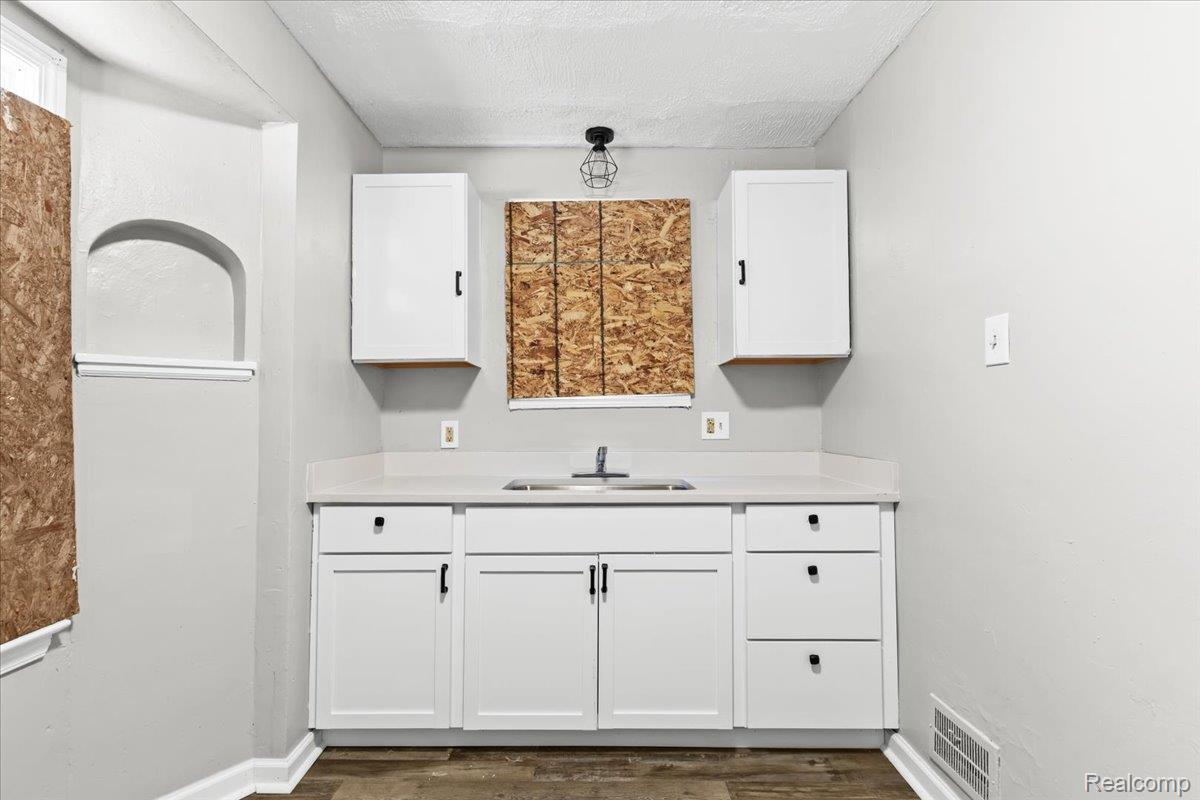 11000 Whitehill Street