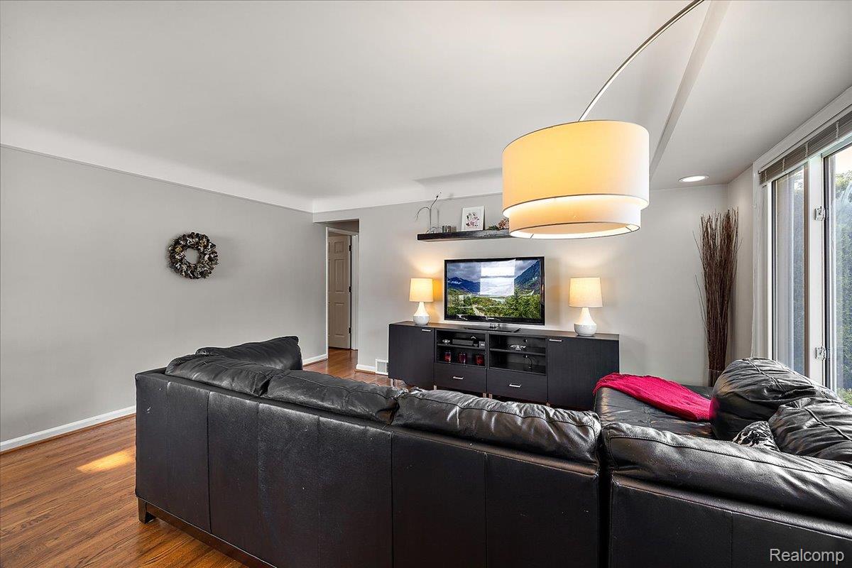 436 W Sunnybrook Drive