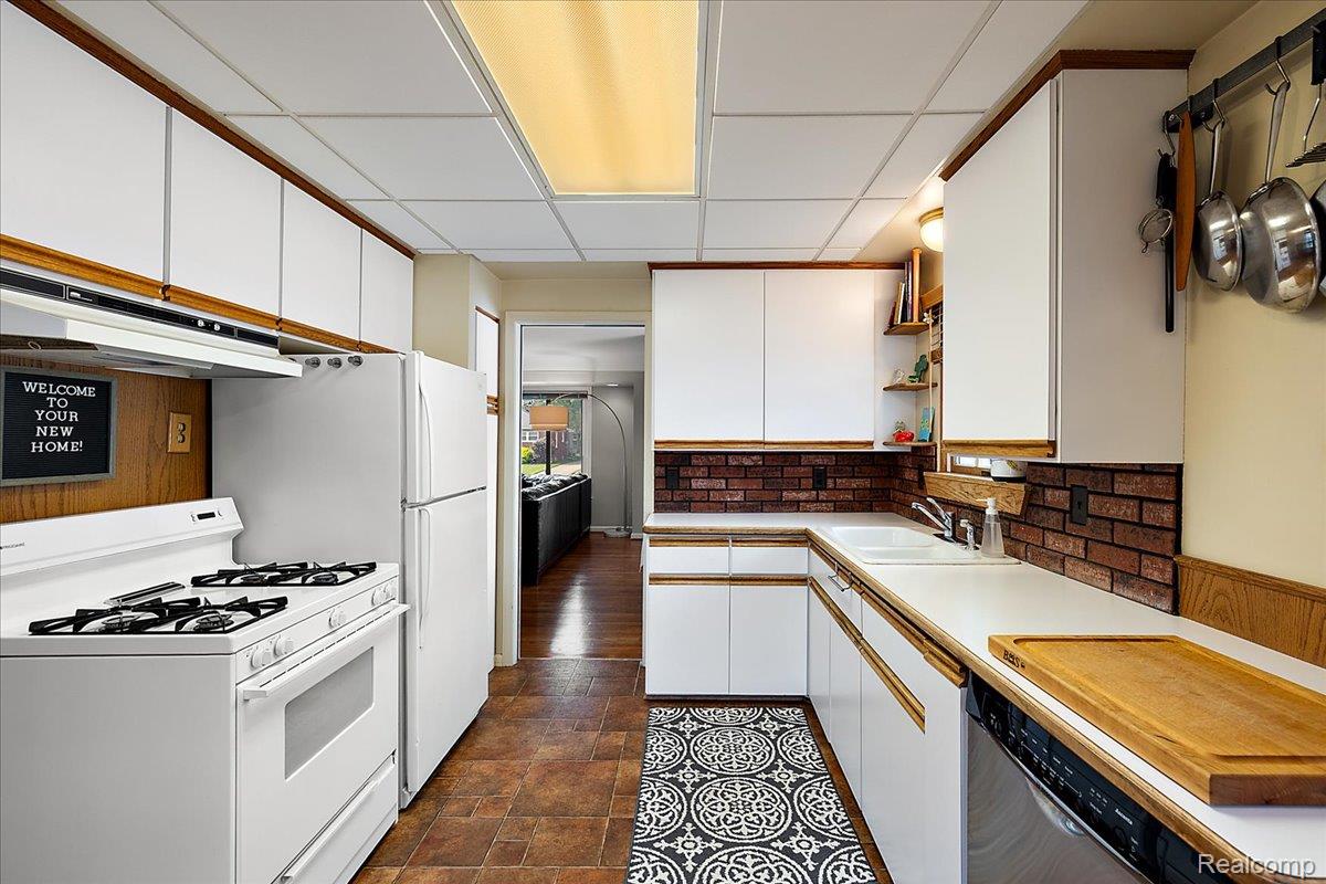 436 W Sunnybrook Drive