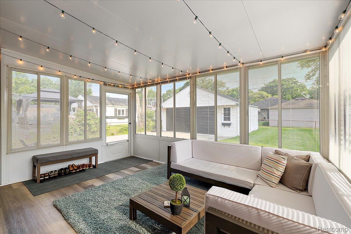 436 W Sunnybrook Drive