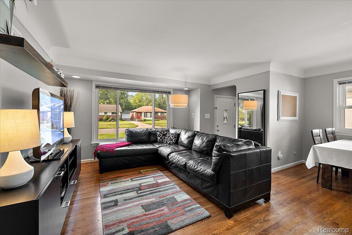 436 W Sunnybrook Drive