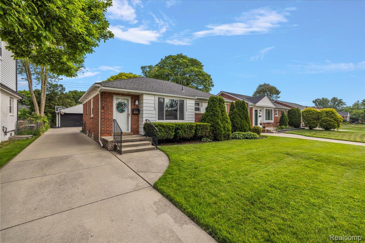 436 W Sunnybrook Drive