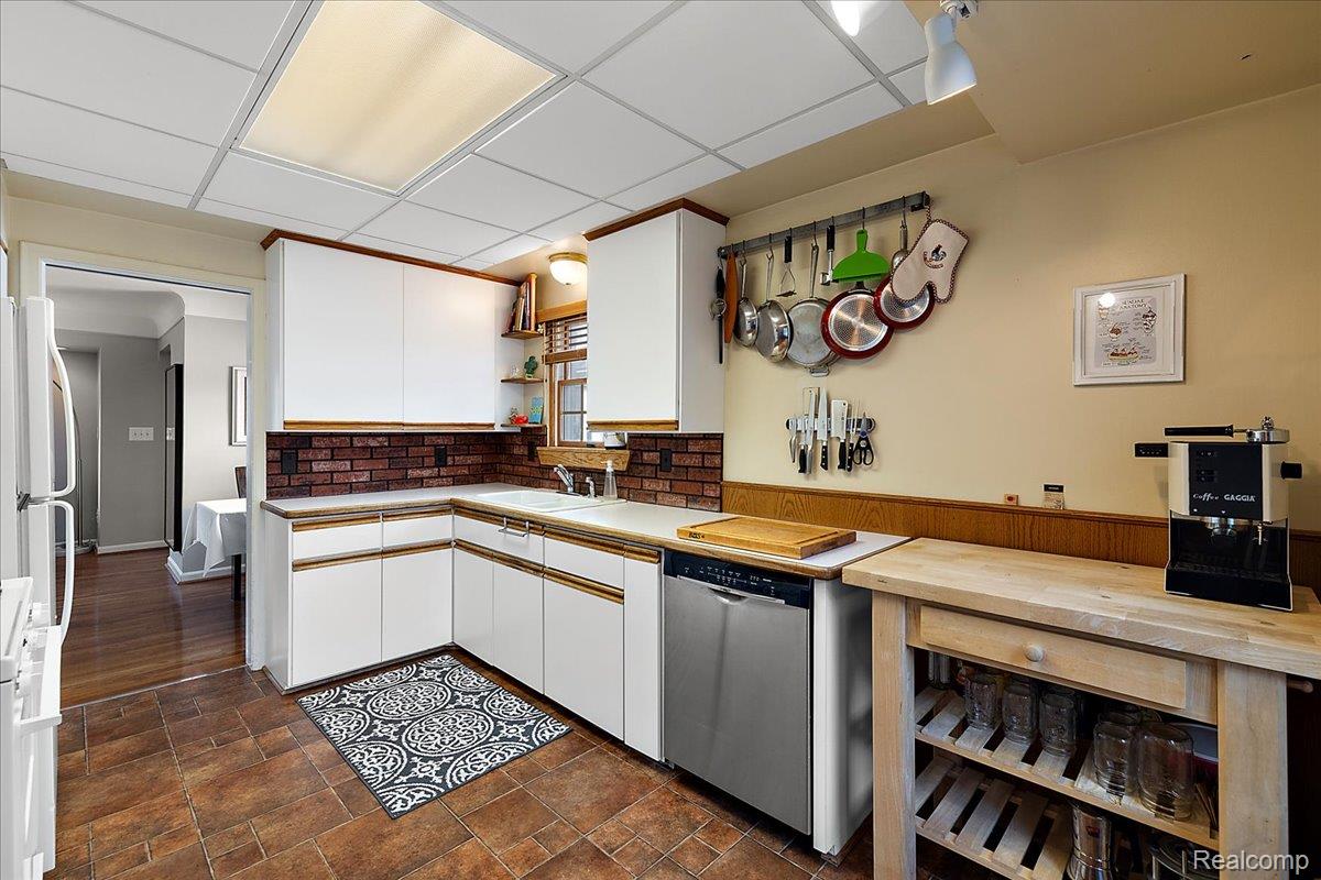 436 W Sunnybrook Drive