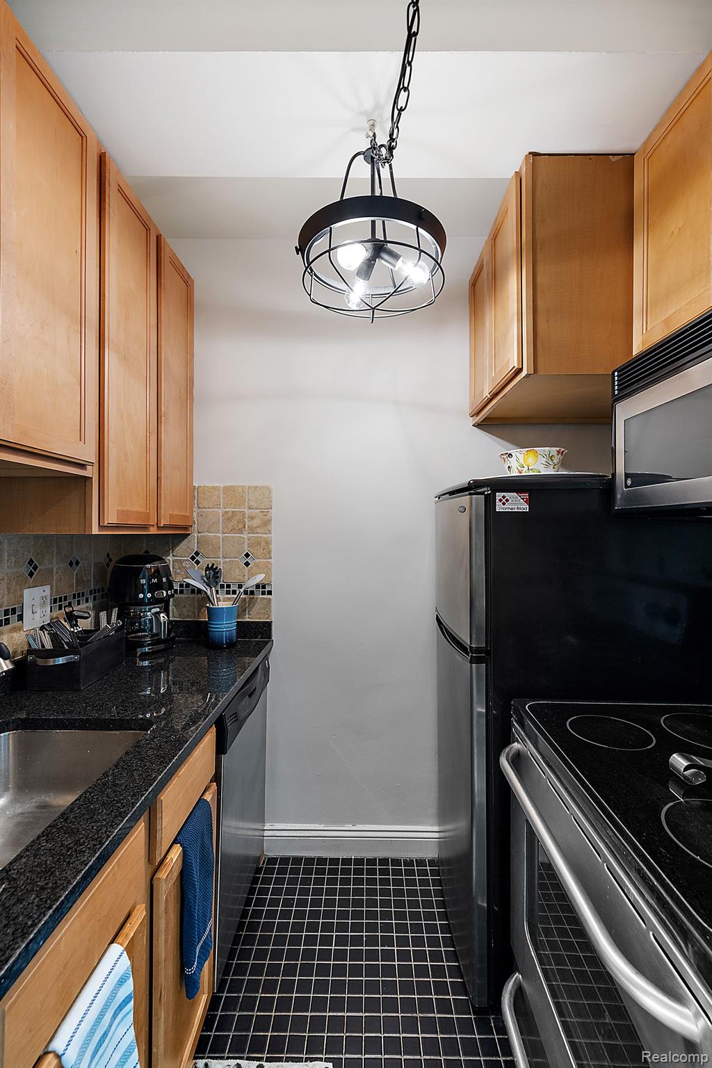 15 E KIRBY Street 315