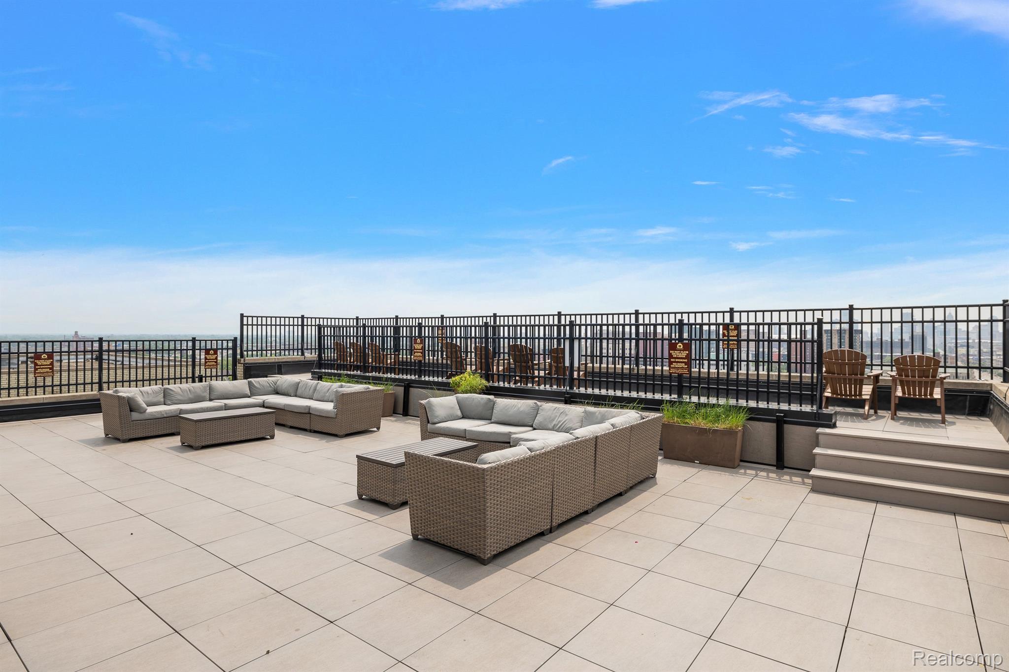 15 E KIRBY Street 315