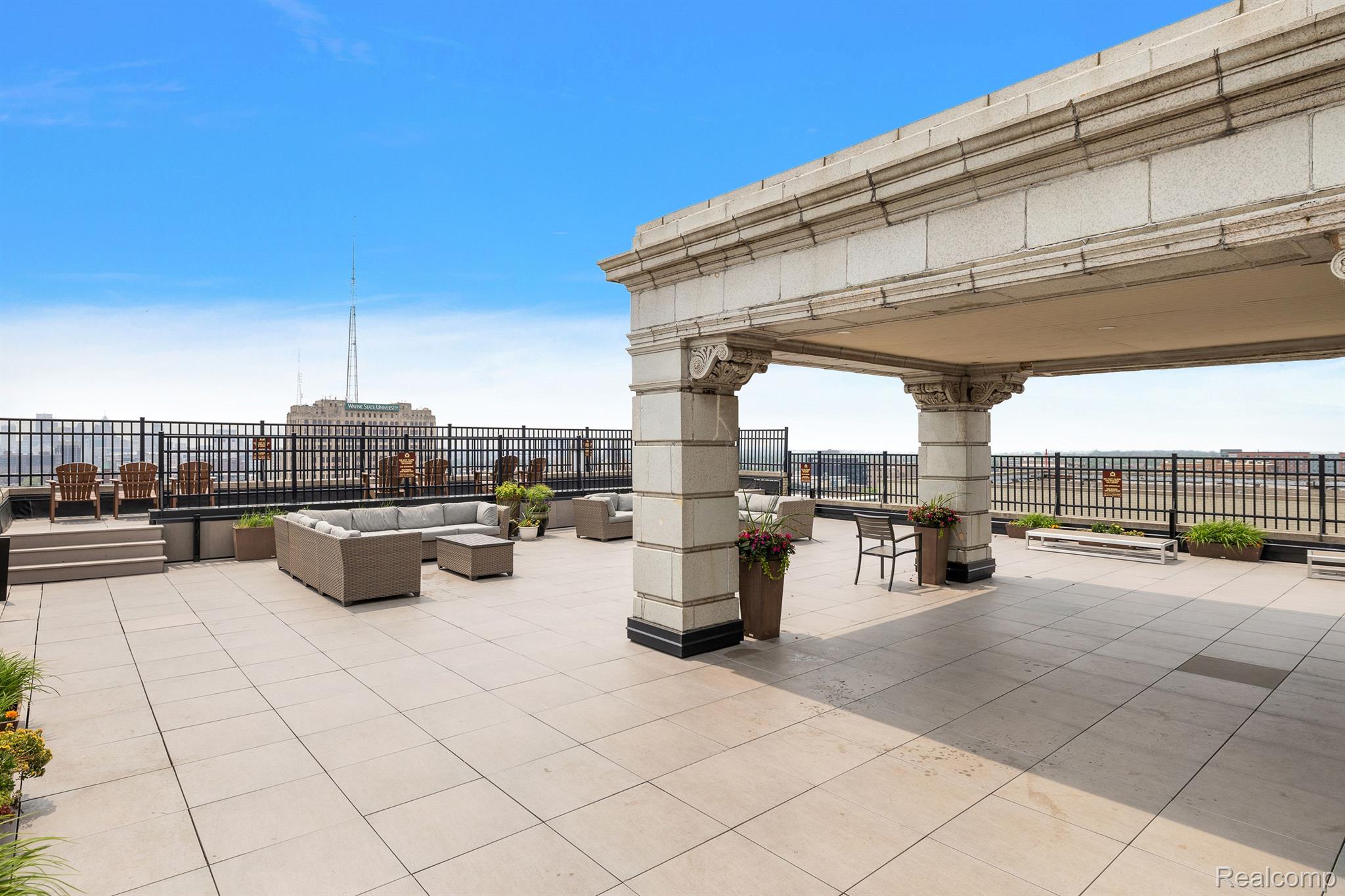 15 E KIRBY Street 315