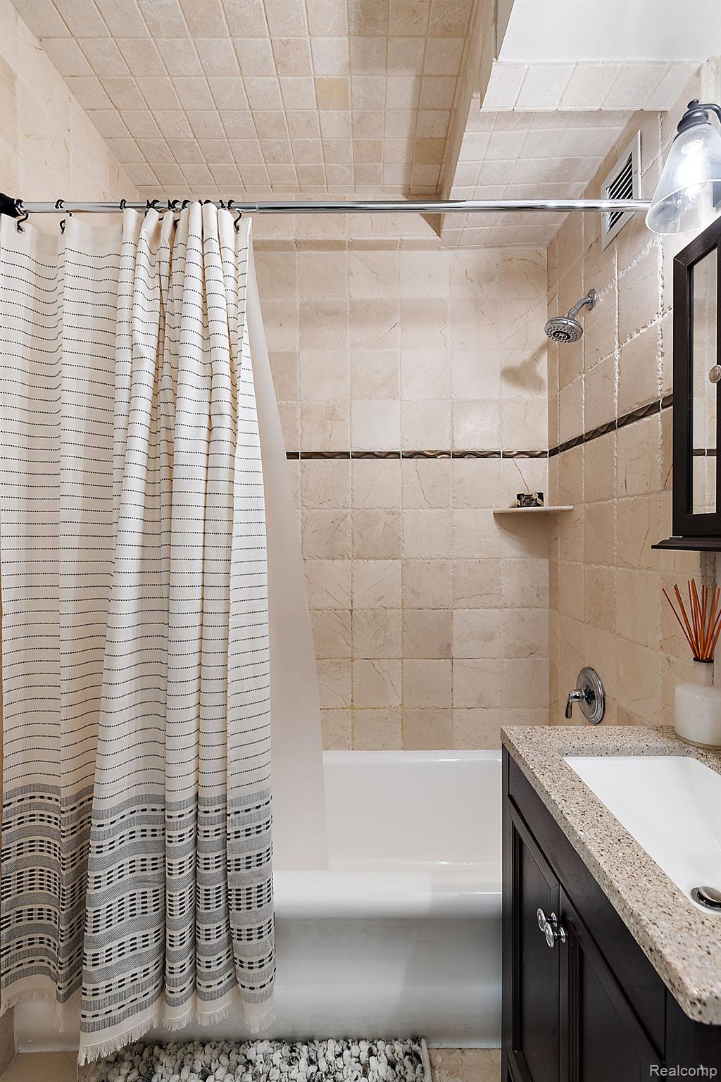 15 E KIRBY Street 315