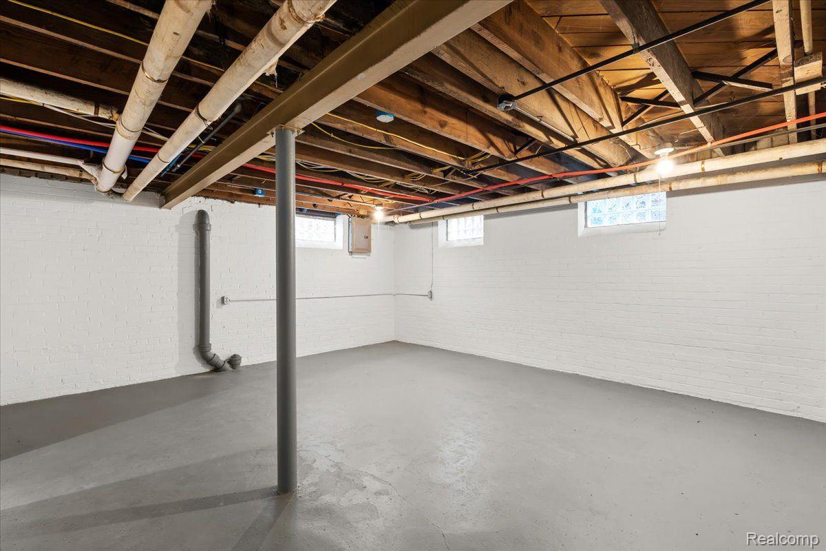 16525 Roselawn Street