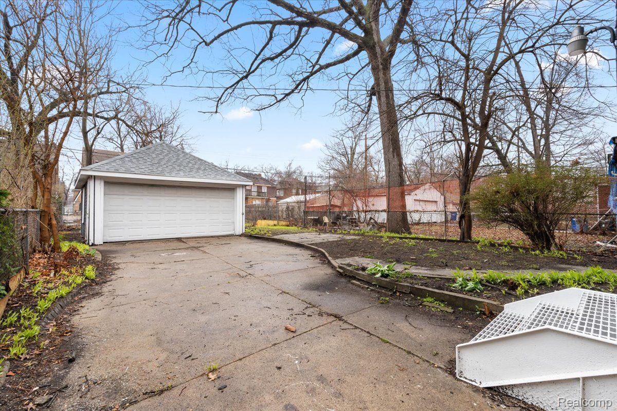 16525 Roselawn Street