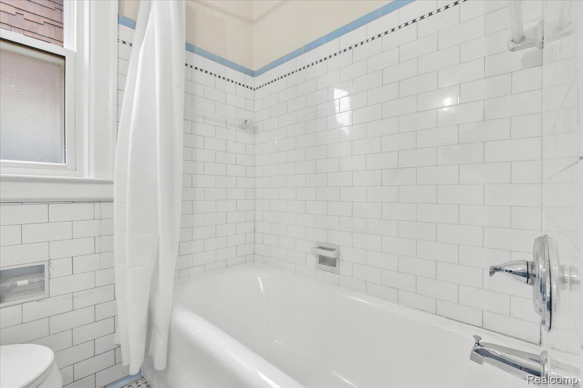 16525 Roselawn Street