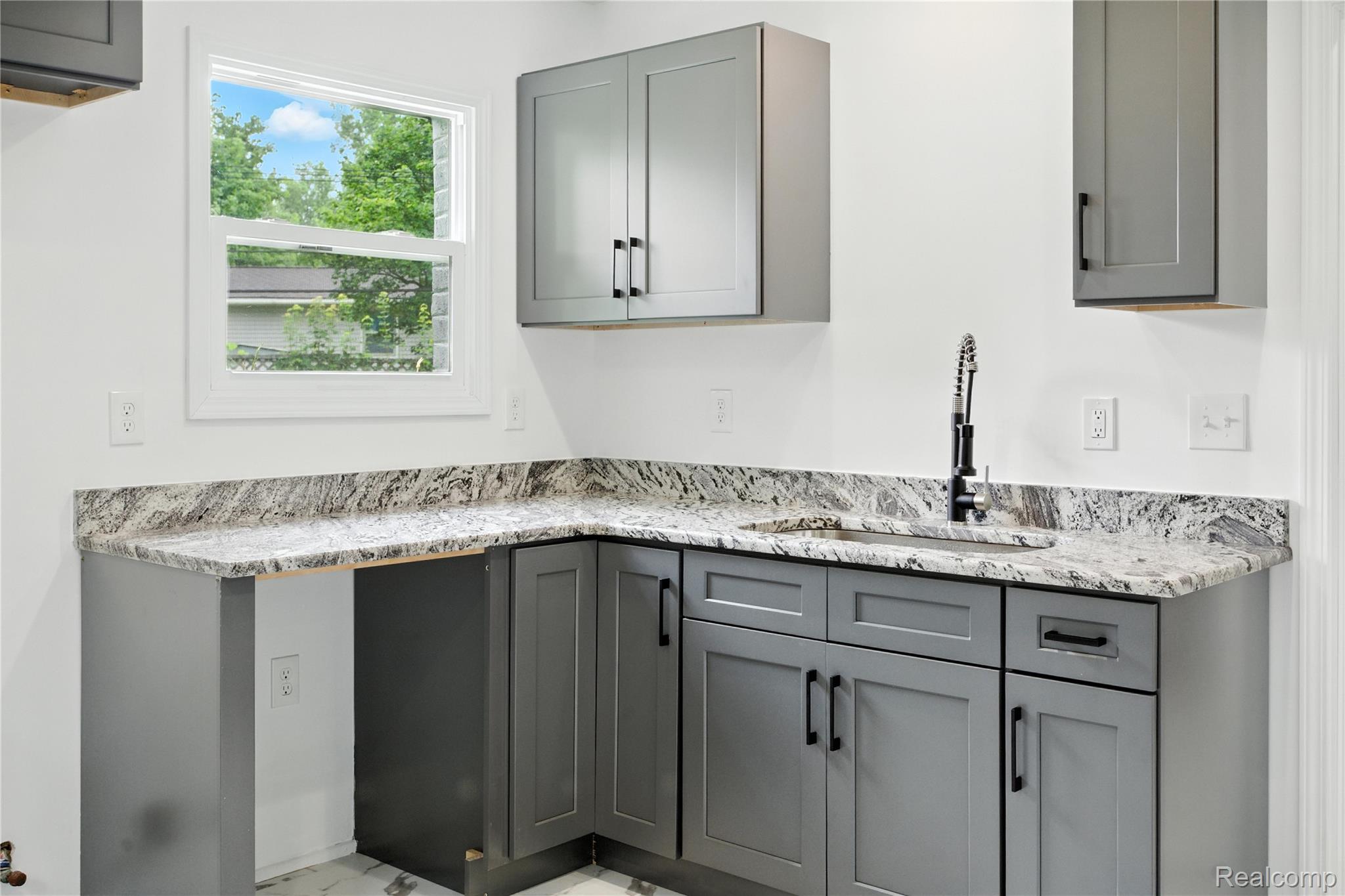 4736 Summerhill Drive