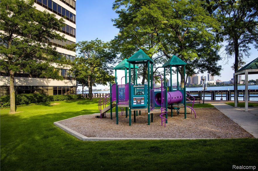 1001 W JEFFERSON Avenue 300 8i