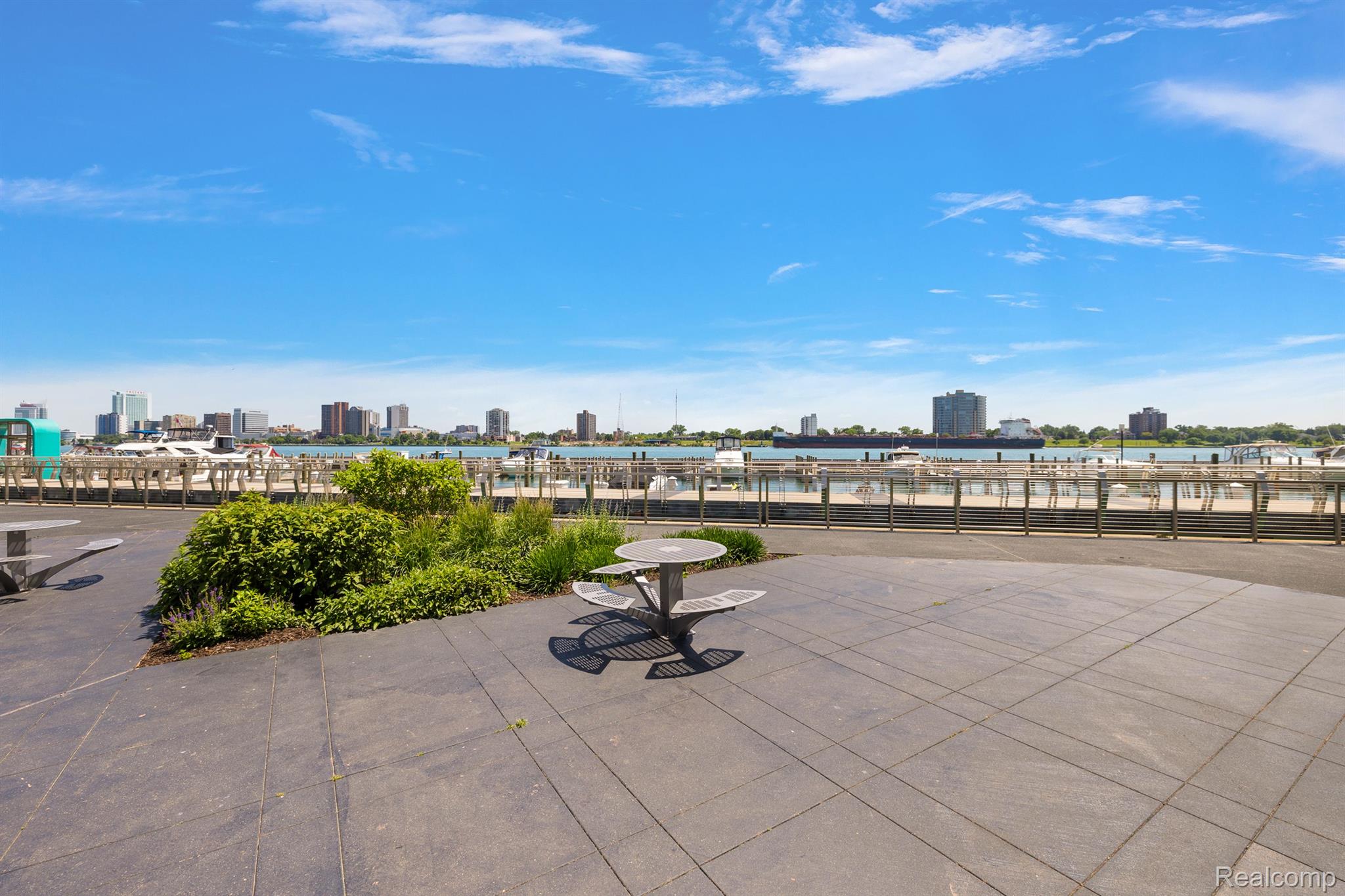 1001 W JEFFERSON Avenue 300 8i