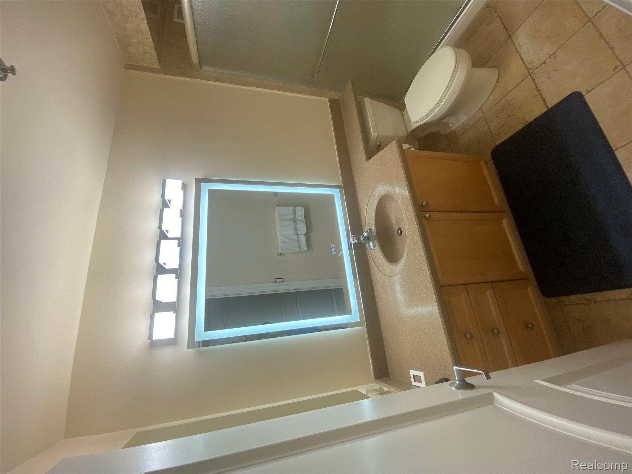 1001 W JEFFERSON Avenue 300 8i