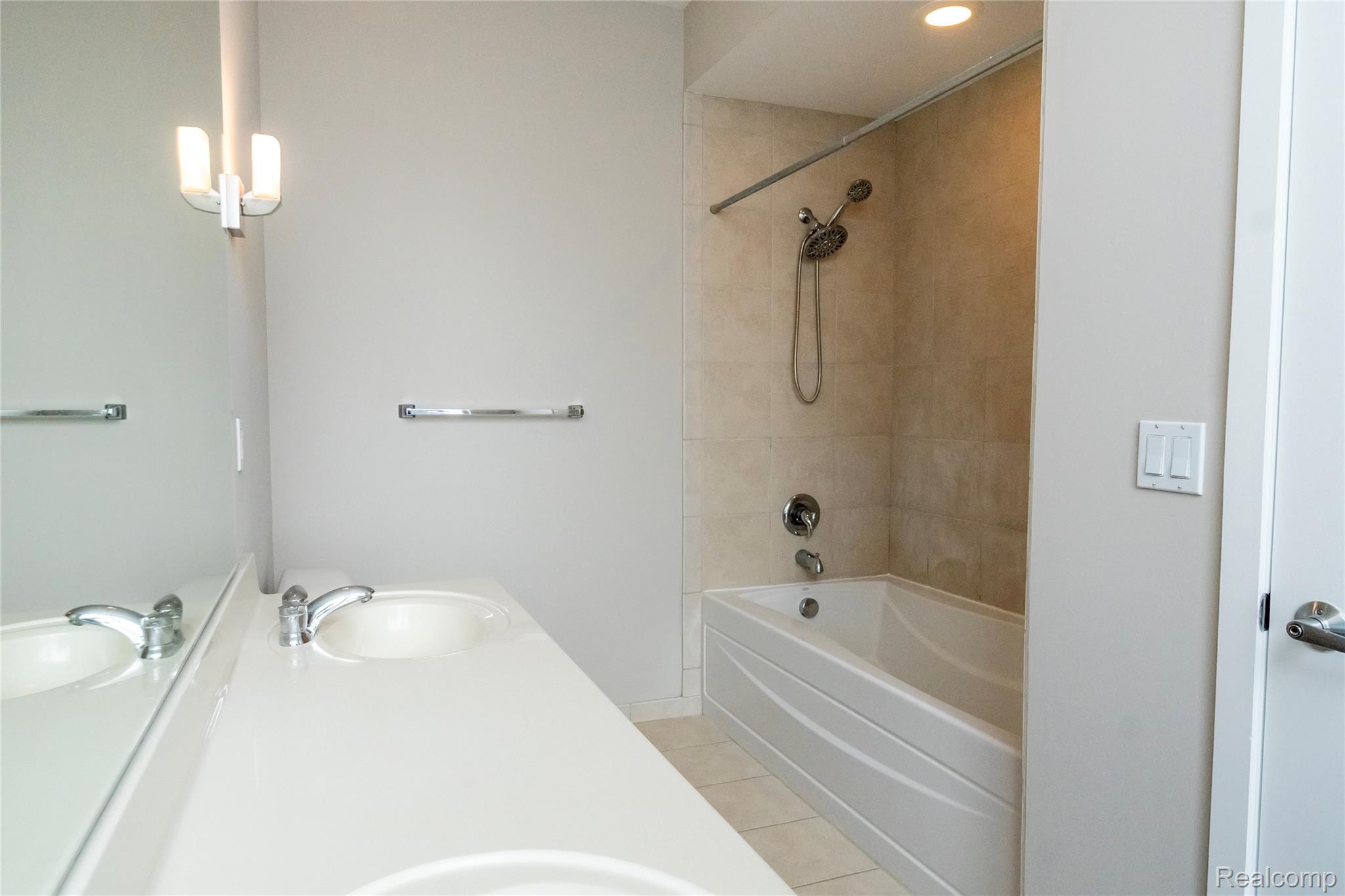 350 N Main Street 618