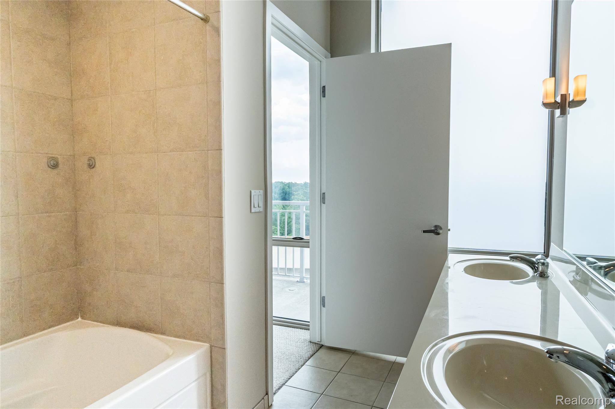 350 N Main Street 618