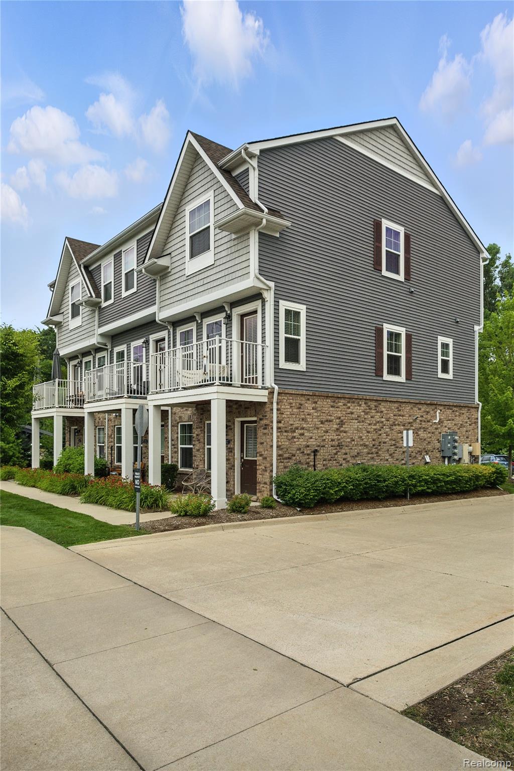 3317 Parkways Boulevard