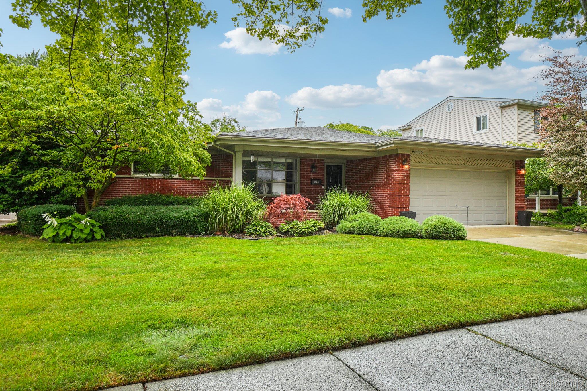 23233 Robert John Street