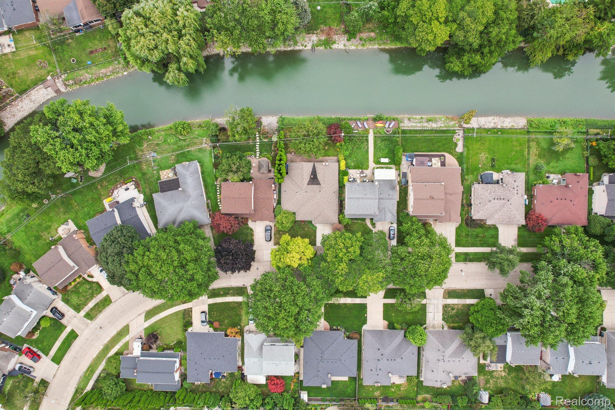 23233 Robert John Street