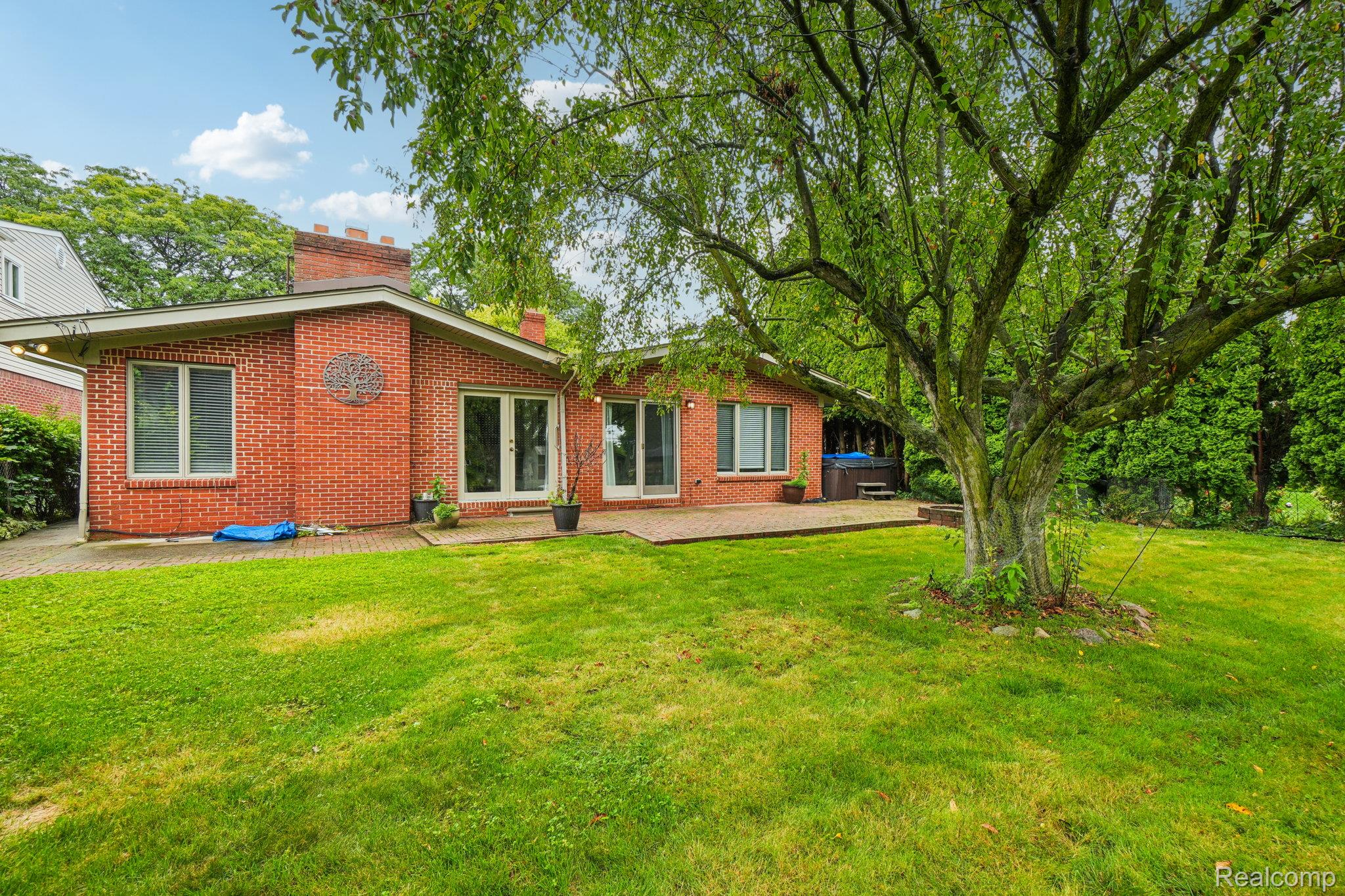 23233 Robert John Street