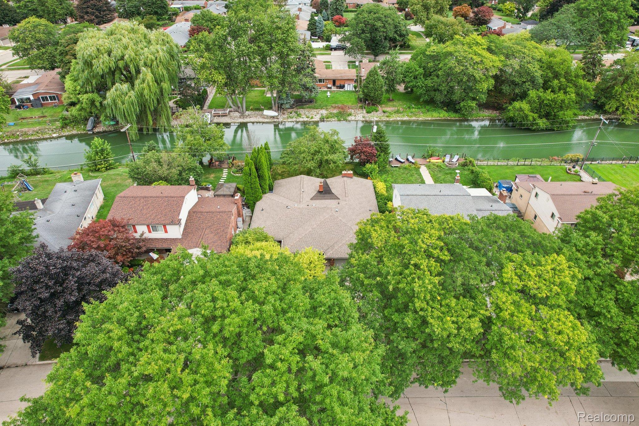 23233 Robert John Street