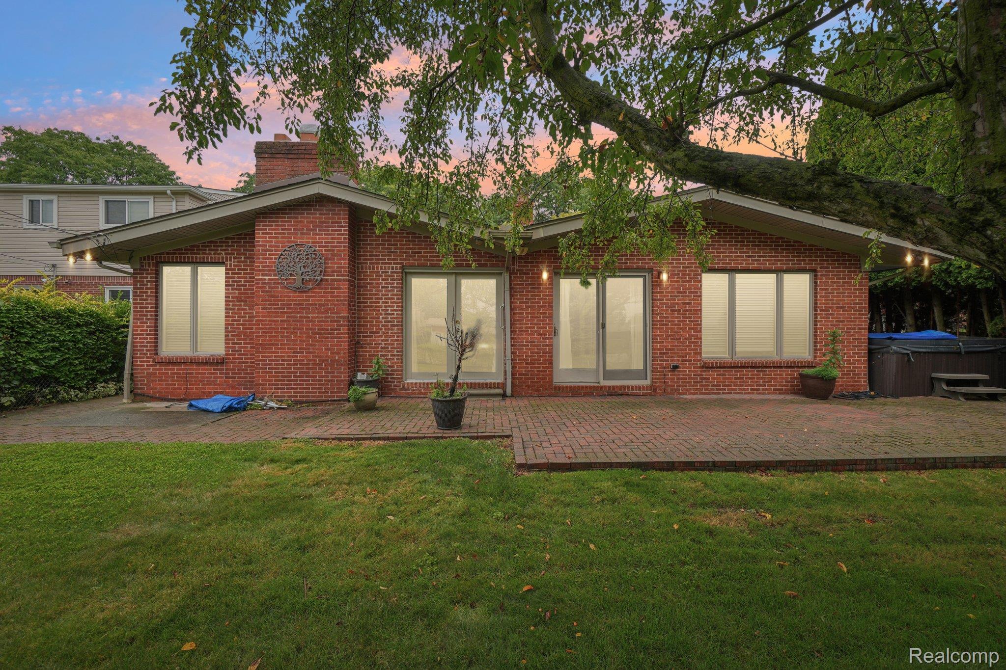 23233 Robert John Street