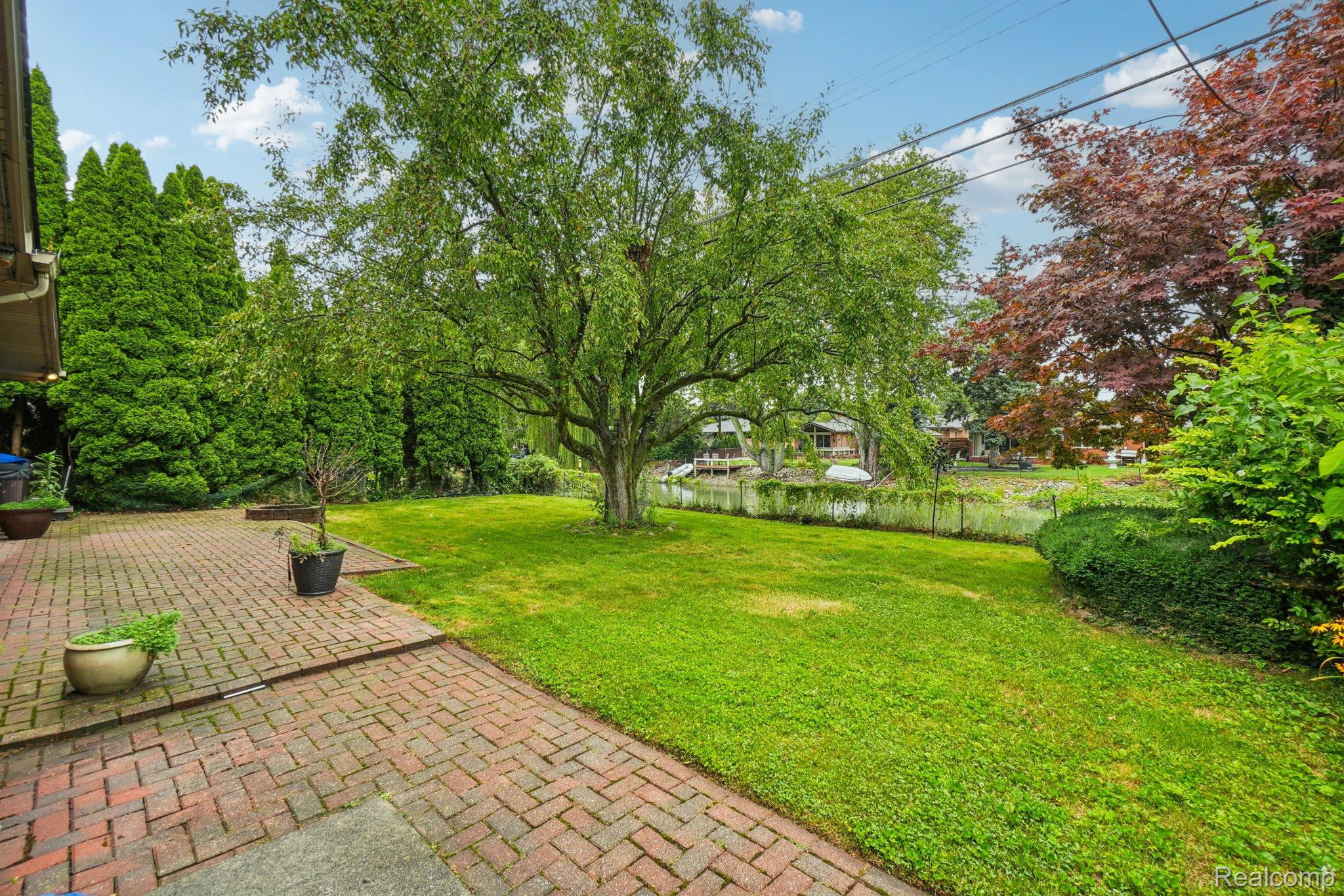 23233 Robert John Street