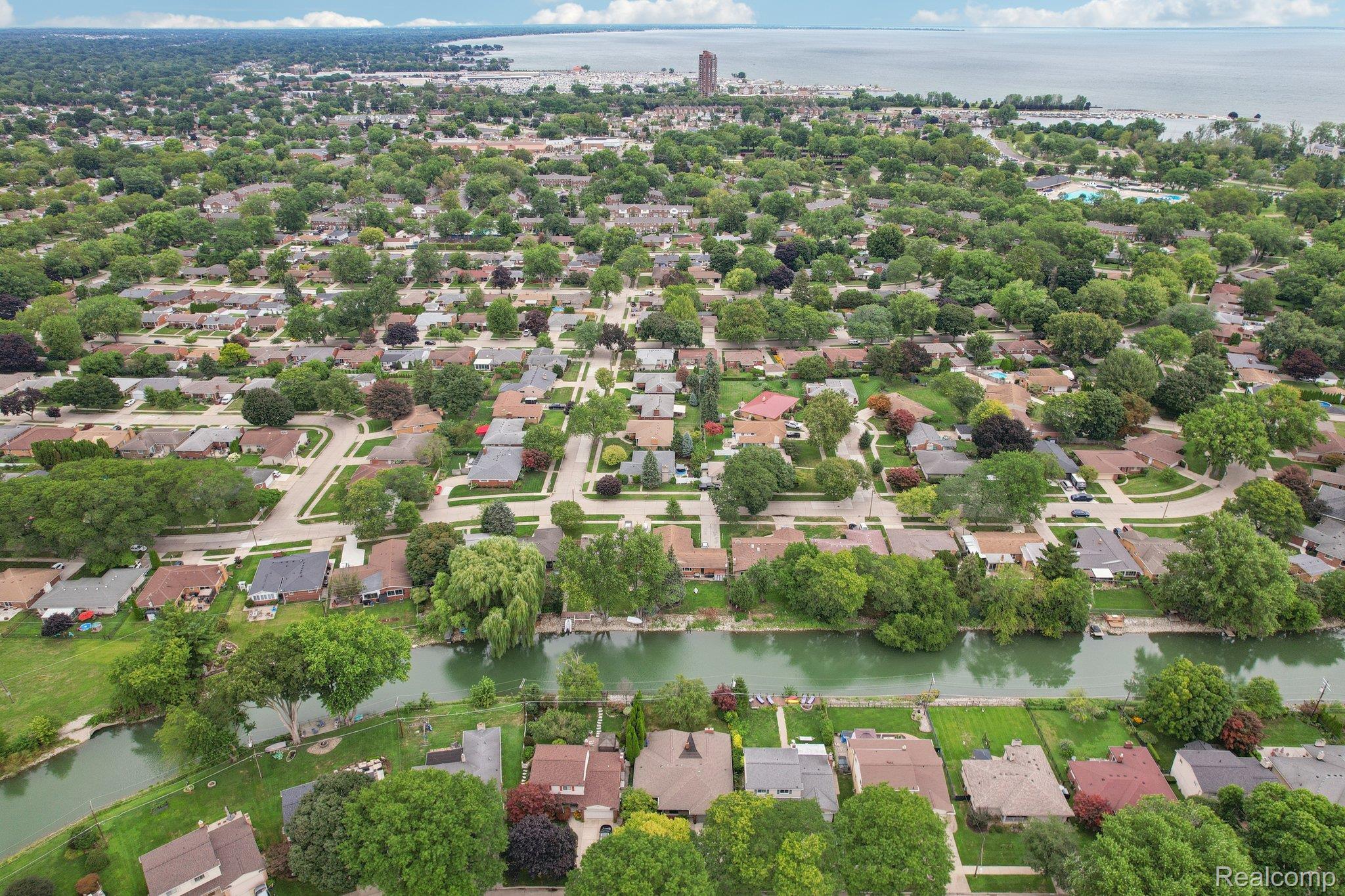 23233 Robert John Street