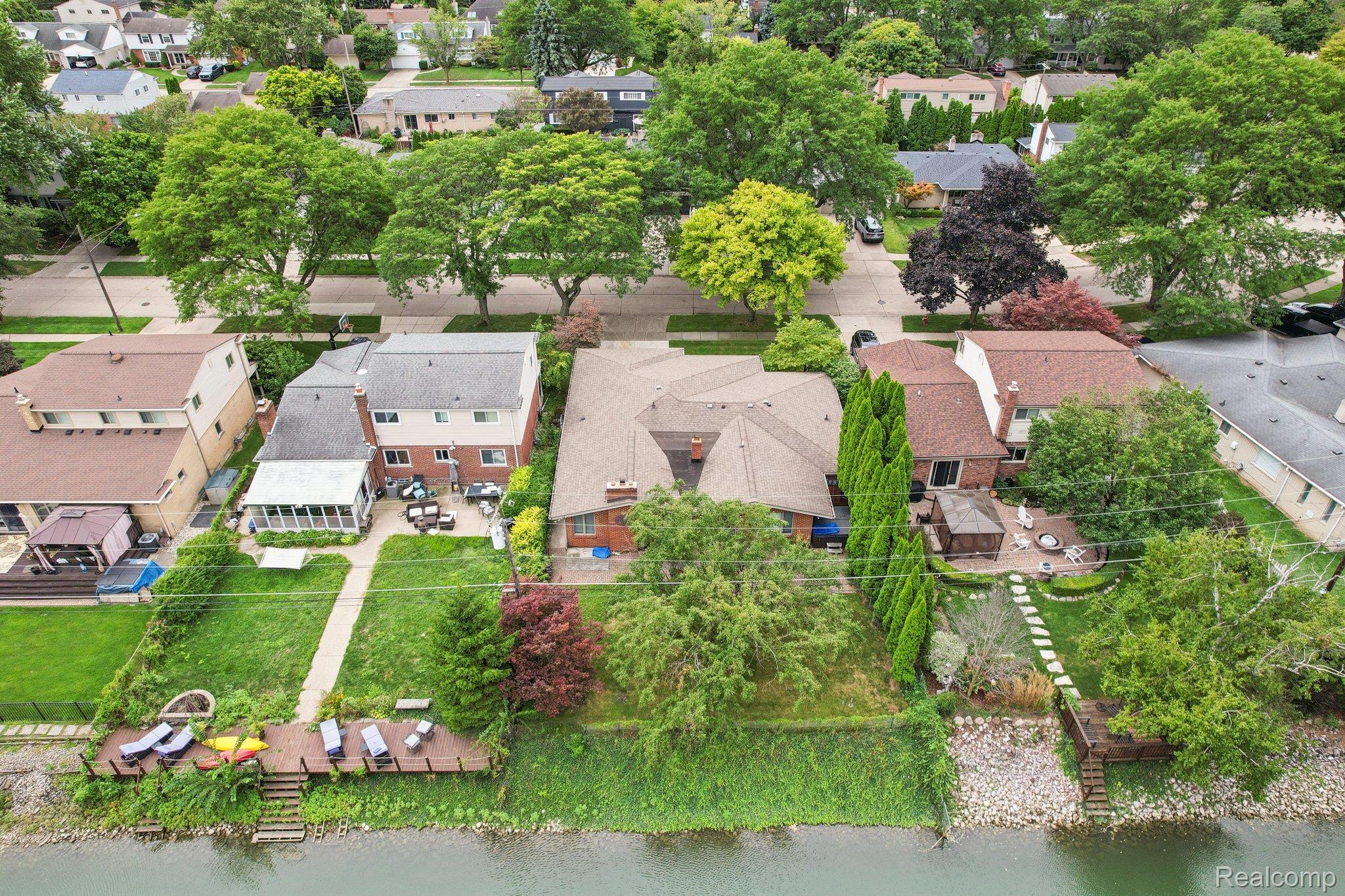 23233 Robert John Street