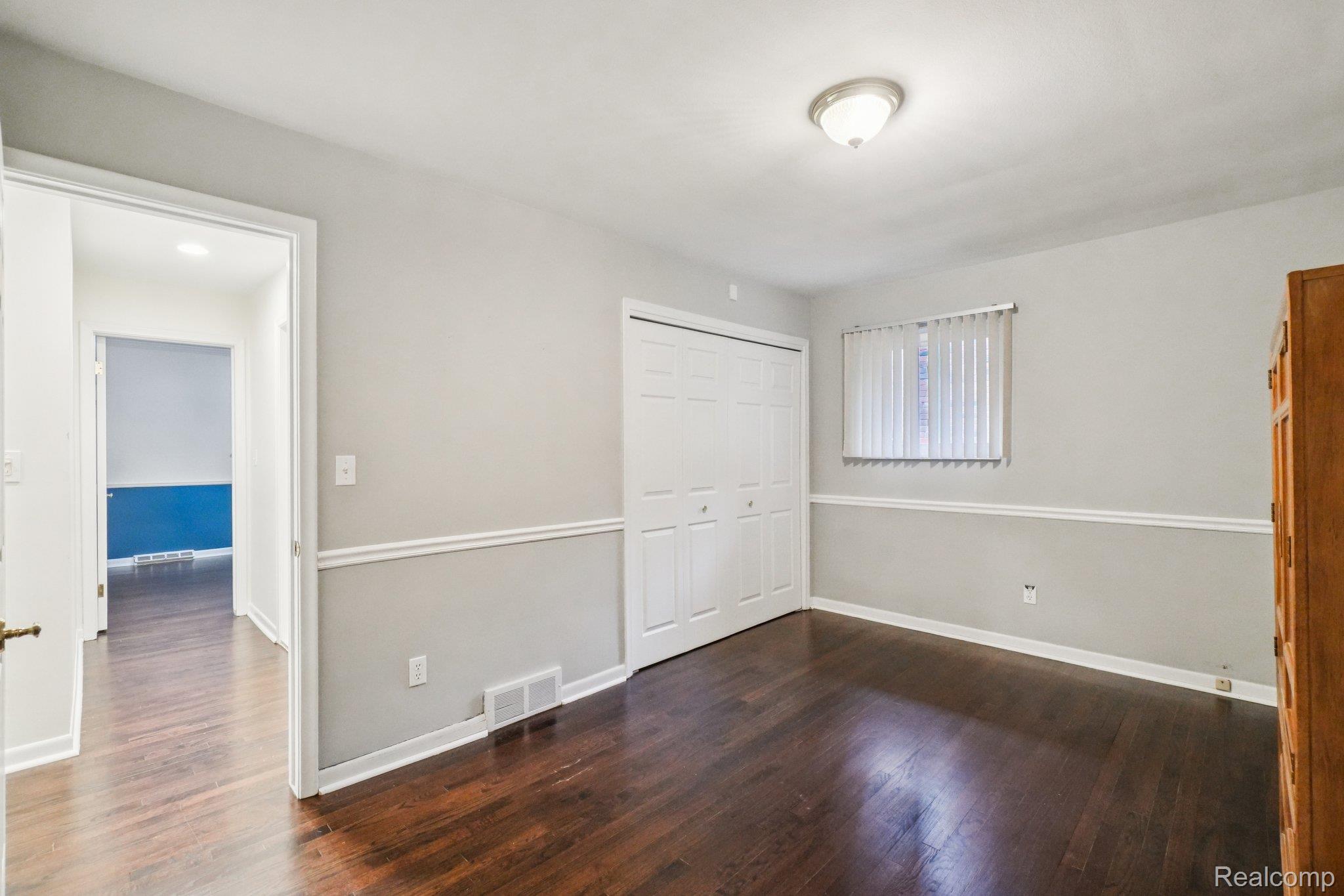 23233 Robert John Street