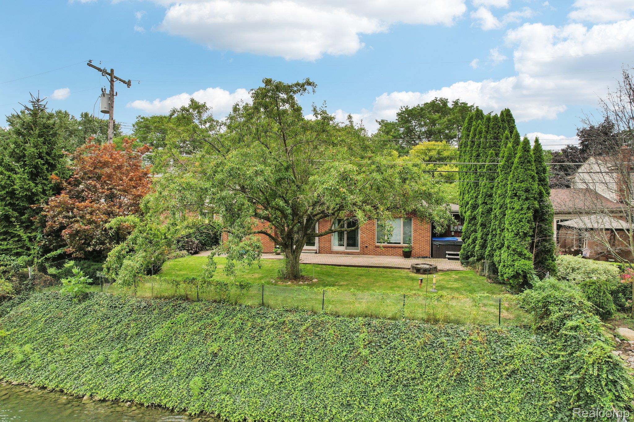 23233 Robert John Street