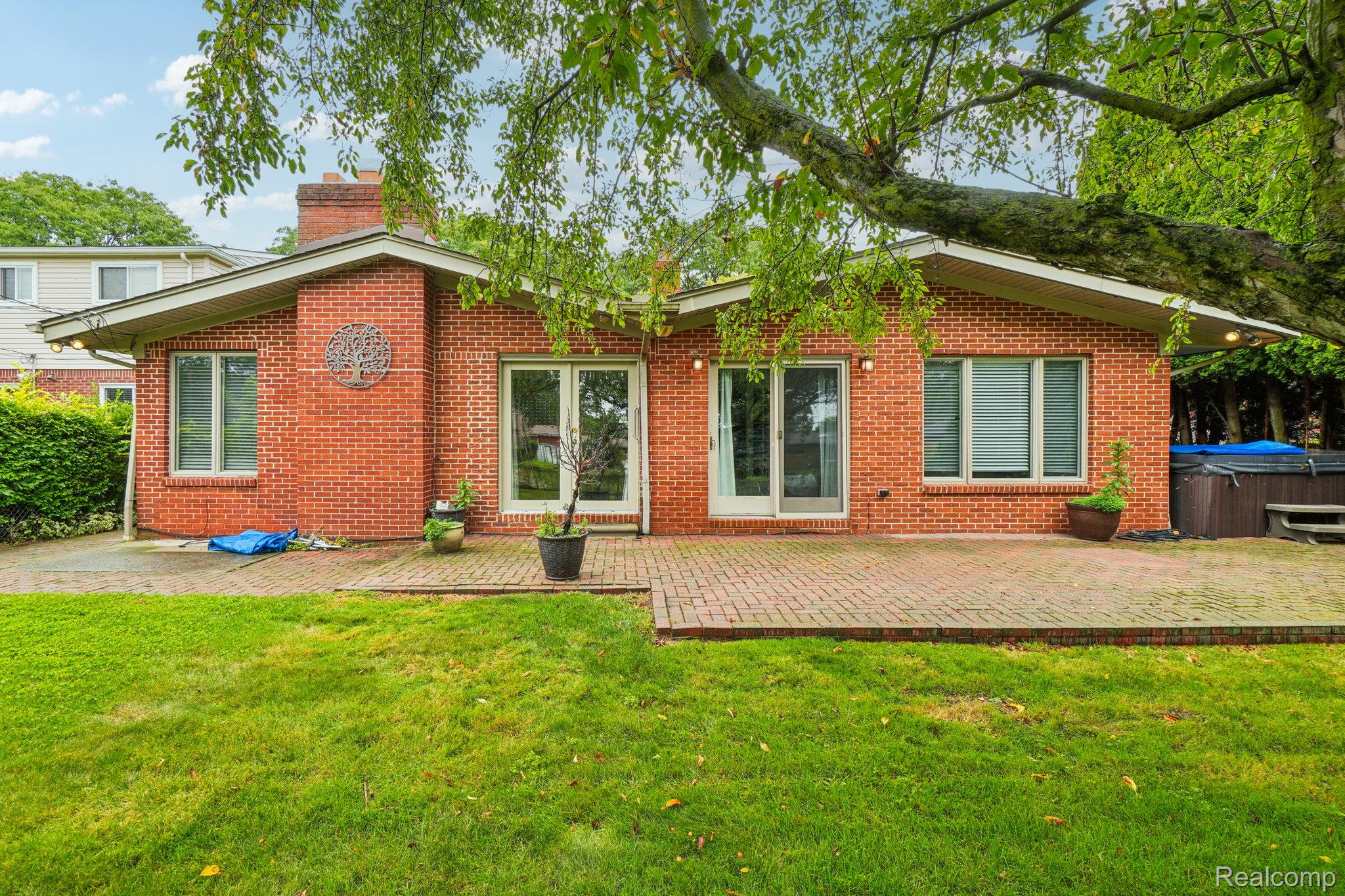 23233 Robert John Street