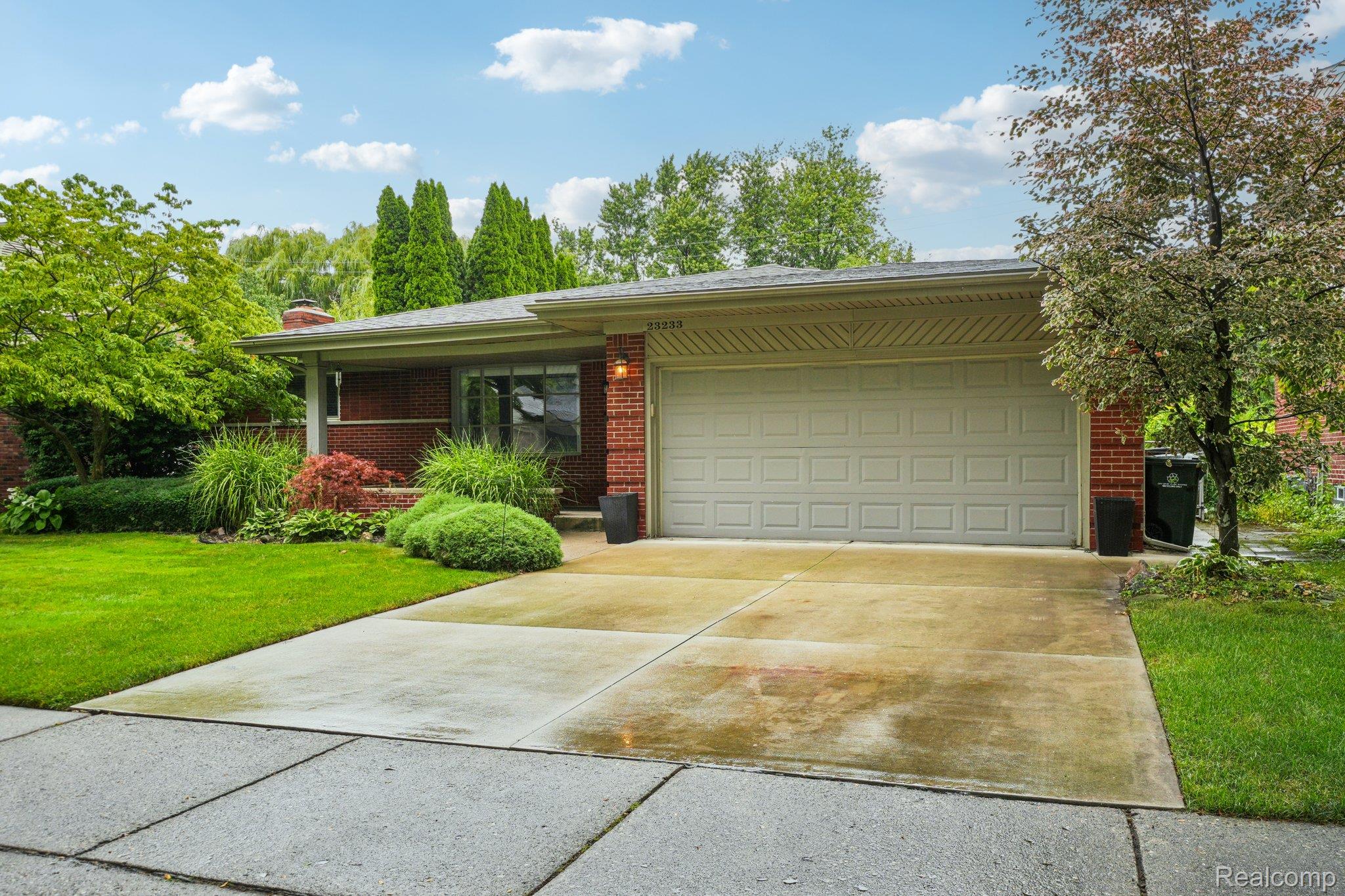 23233 Robert John Street