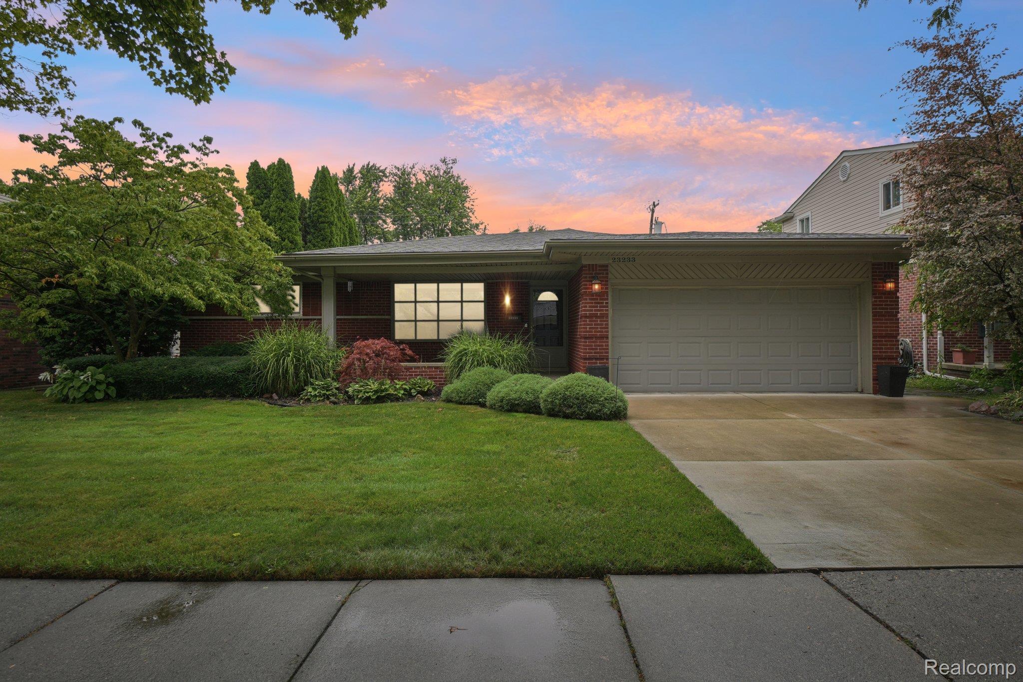 23233 Robert John Street