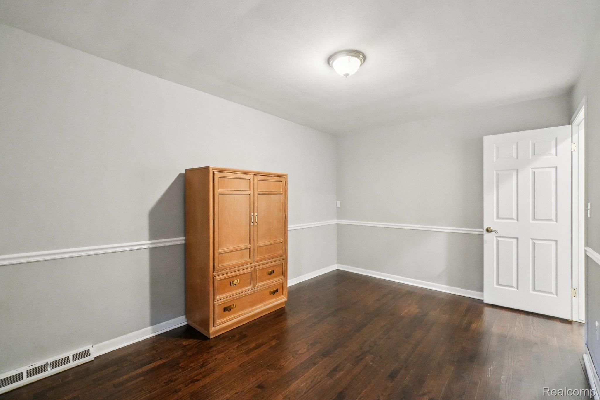 23233 Robert John Street