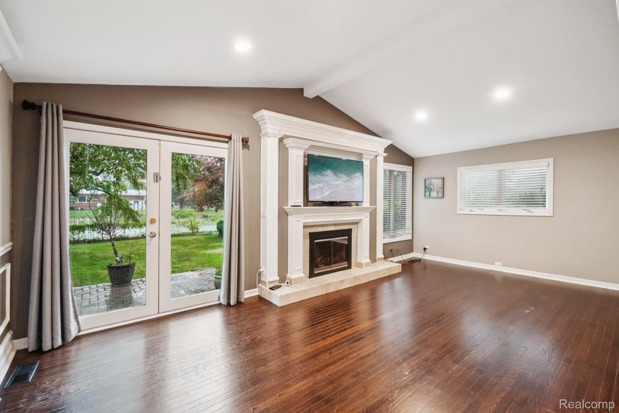 23233 Robert John Street