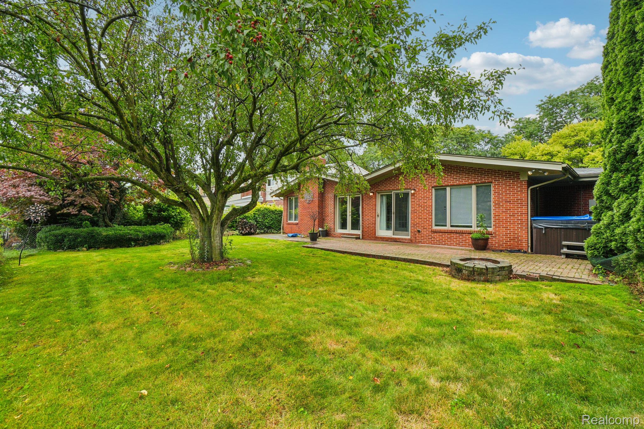 23233 Robert John Street