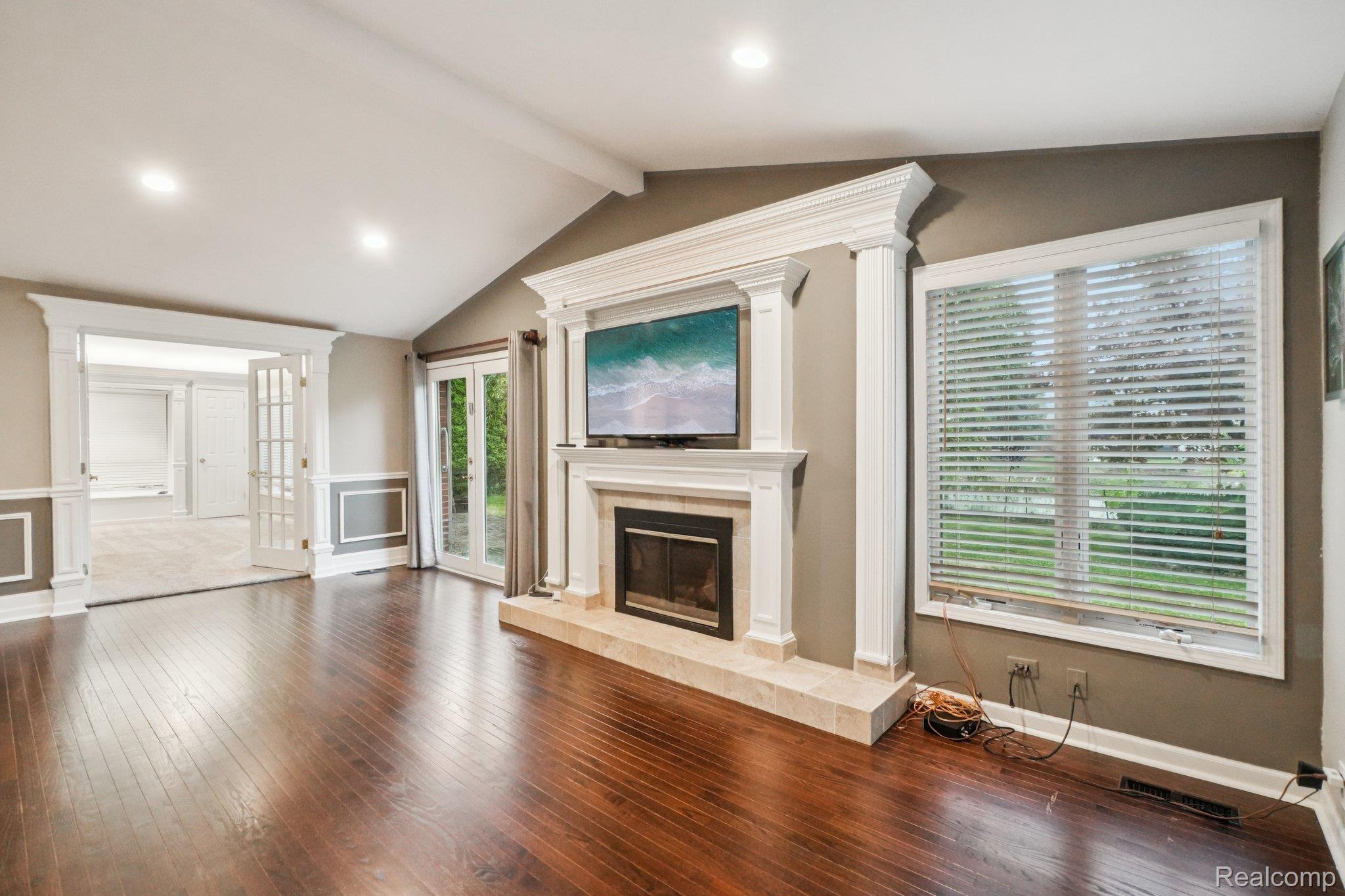 23233 Robert John Street