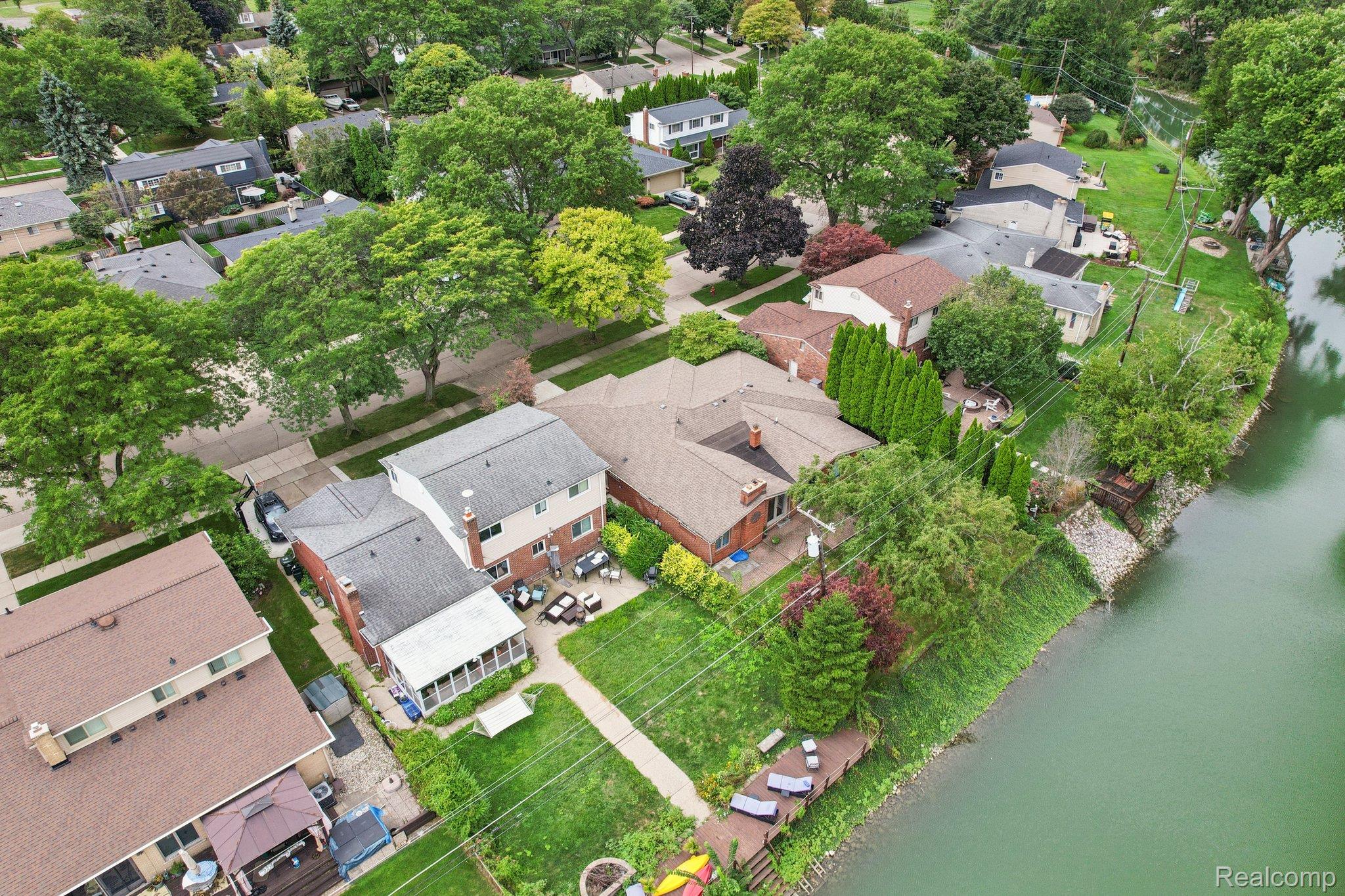 23233 Robert John Street